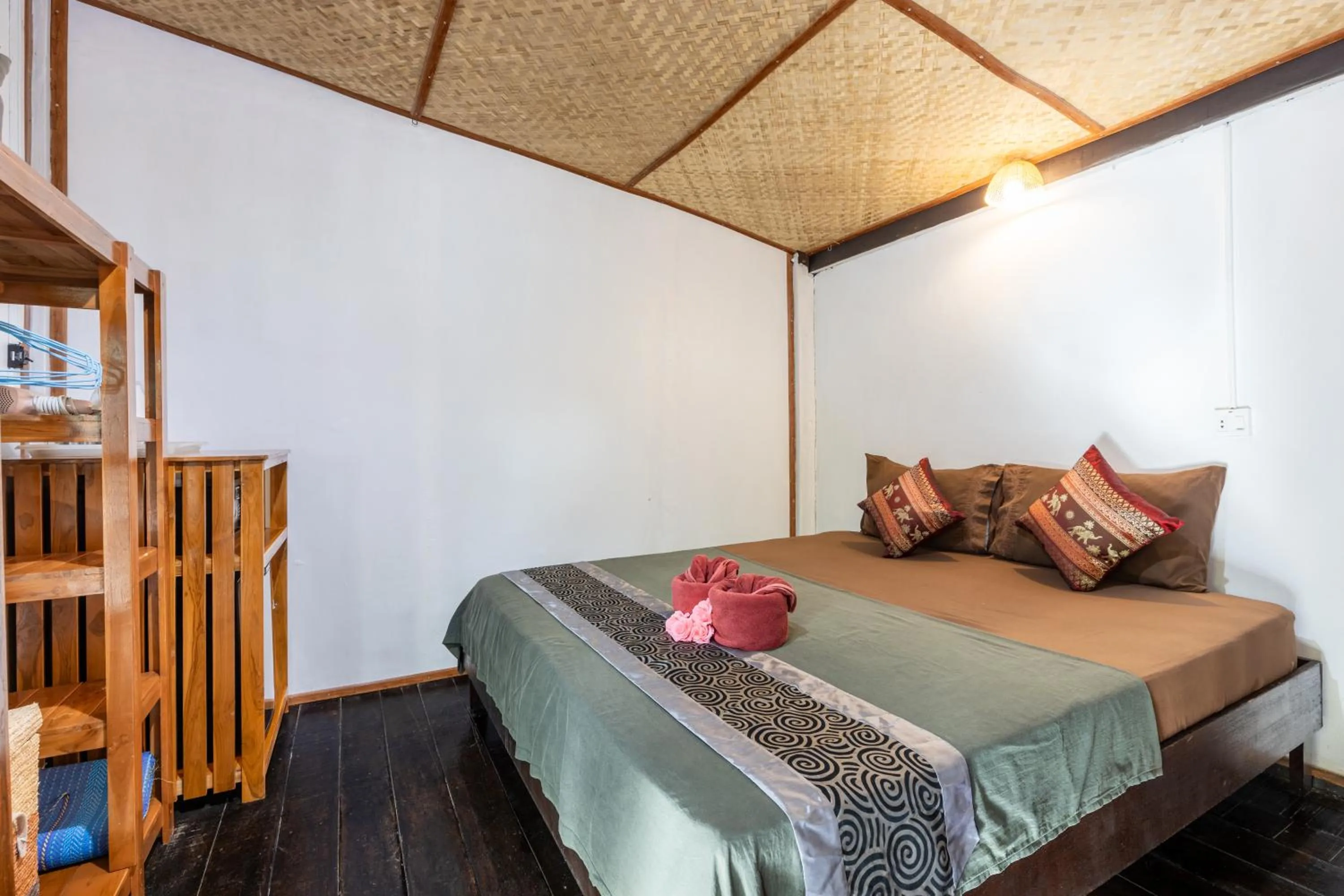 Bedroom, Bed in Family Song Koh Lipe