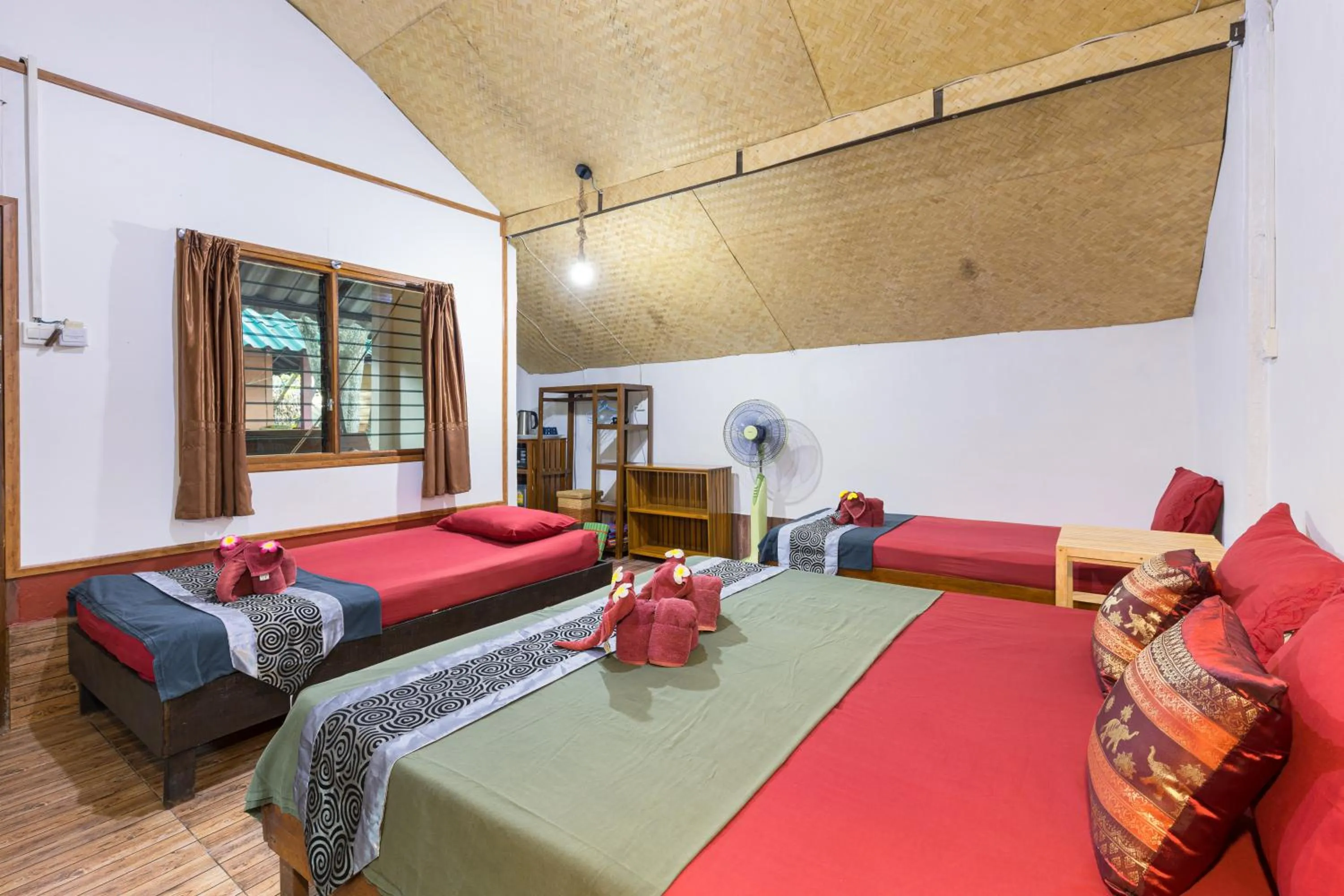 Bedroom, Bed in Family Song Koh Lipe