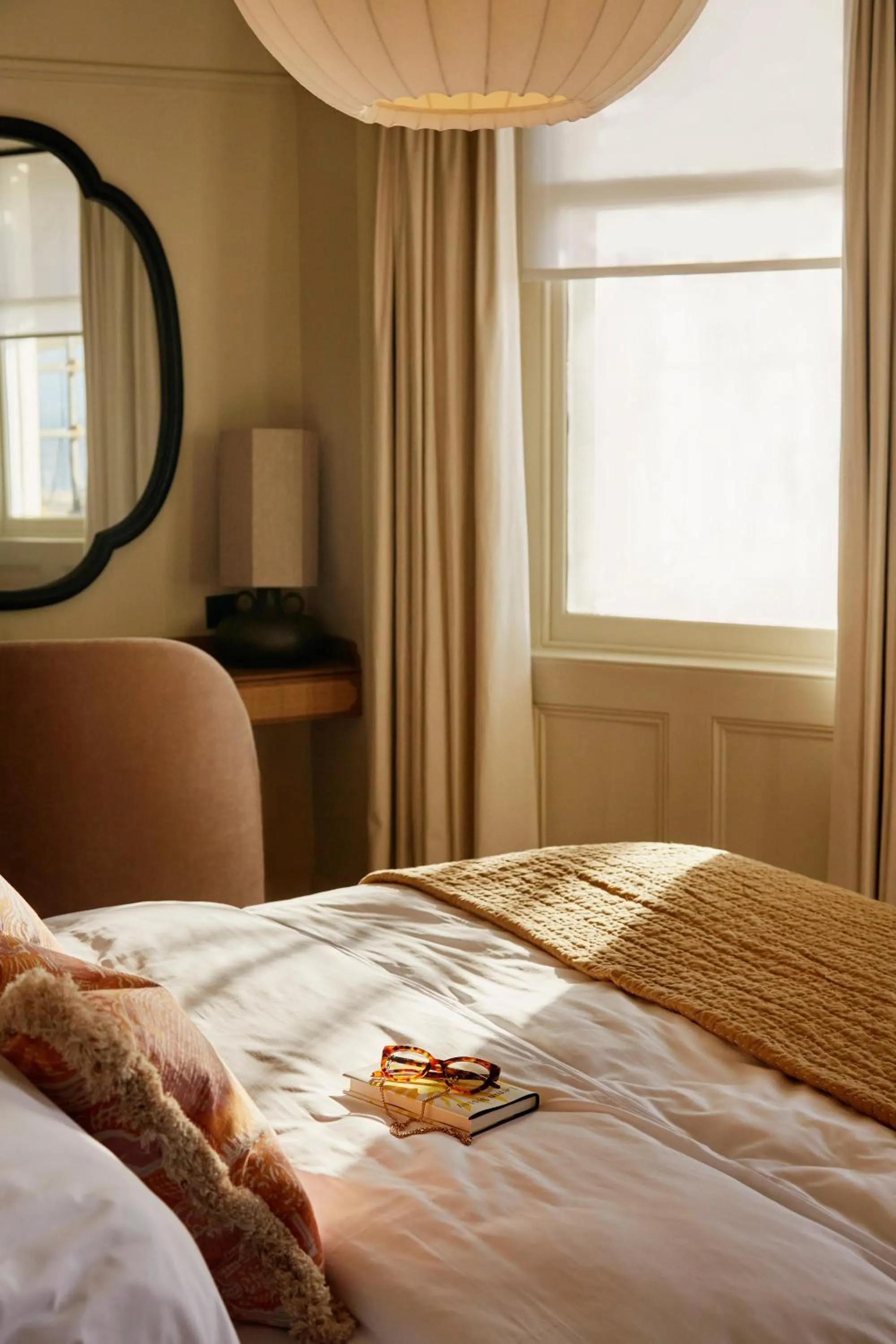 Bedroom, Bed in No.124 by GuestHouse, Brighton