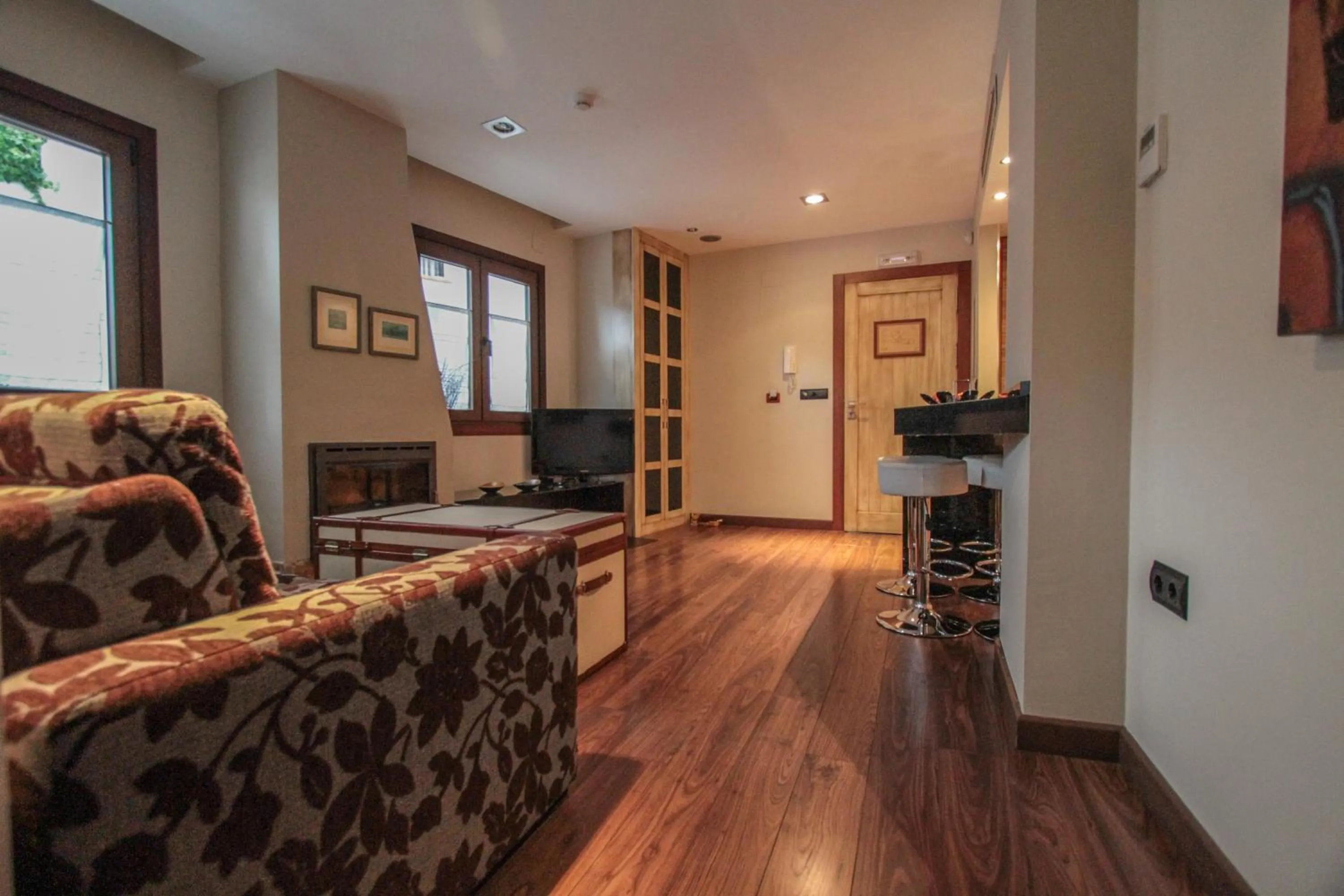 Living room, Bed in Apartamentos Turísticos Aguas de Viznar