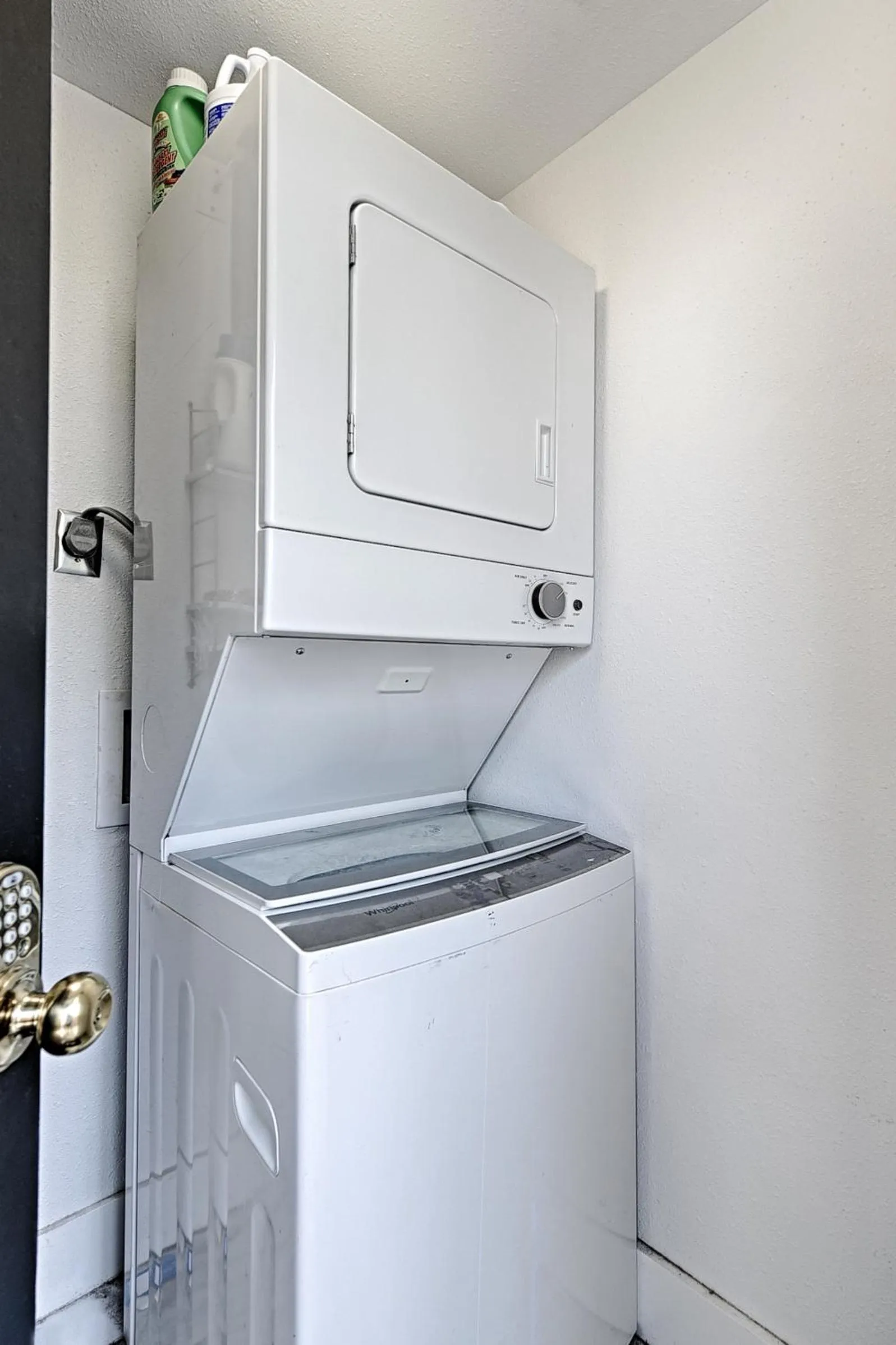 washing machine in CityPlace bnb Aparthotel