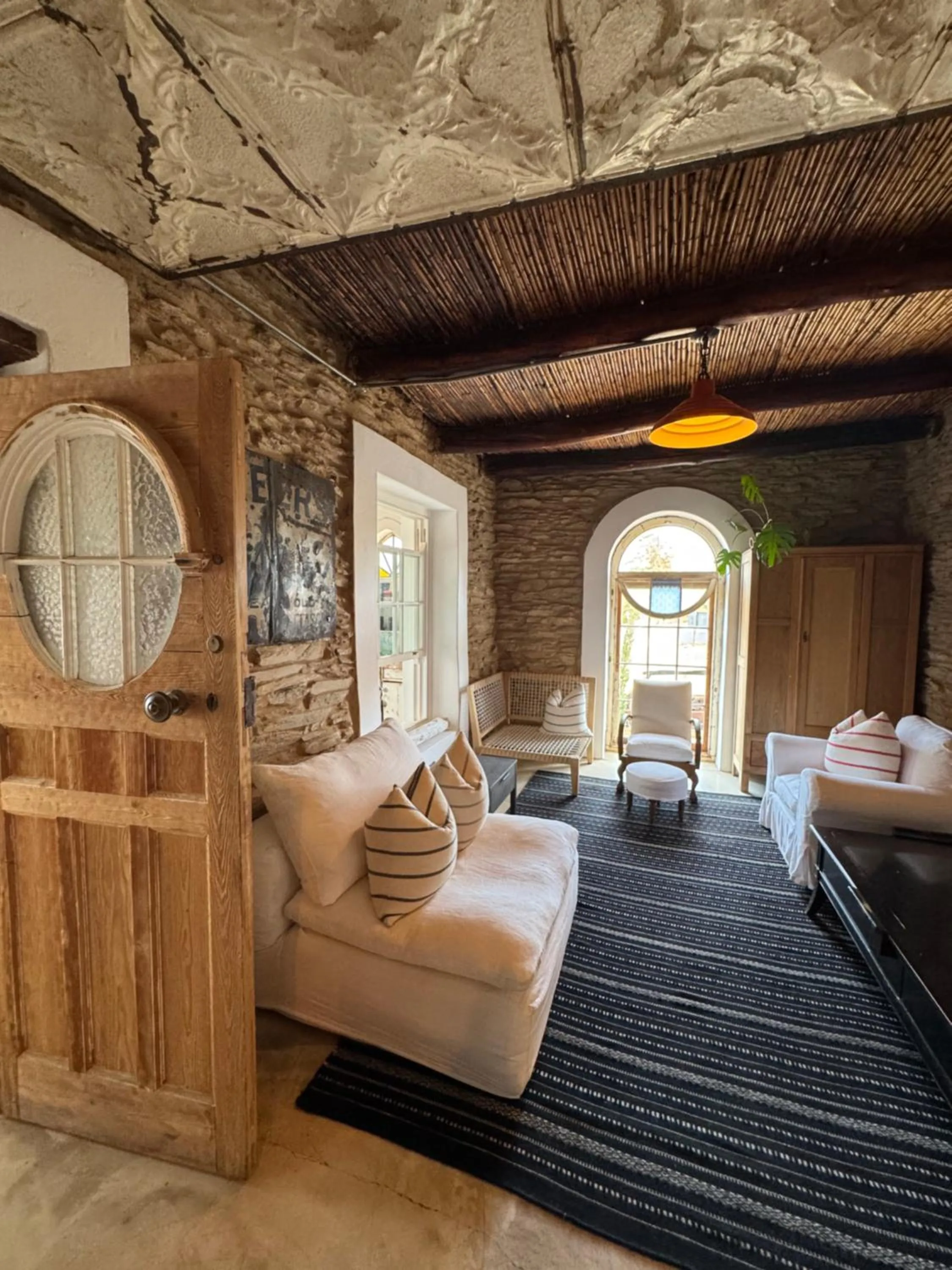 Living room, Bed in The Karoo Moon Motel