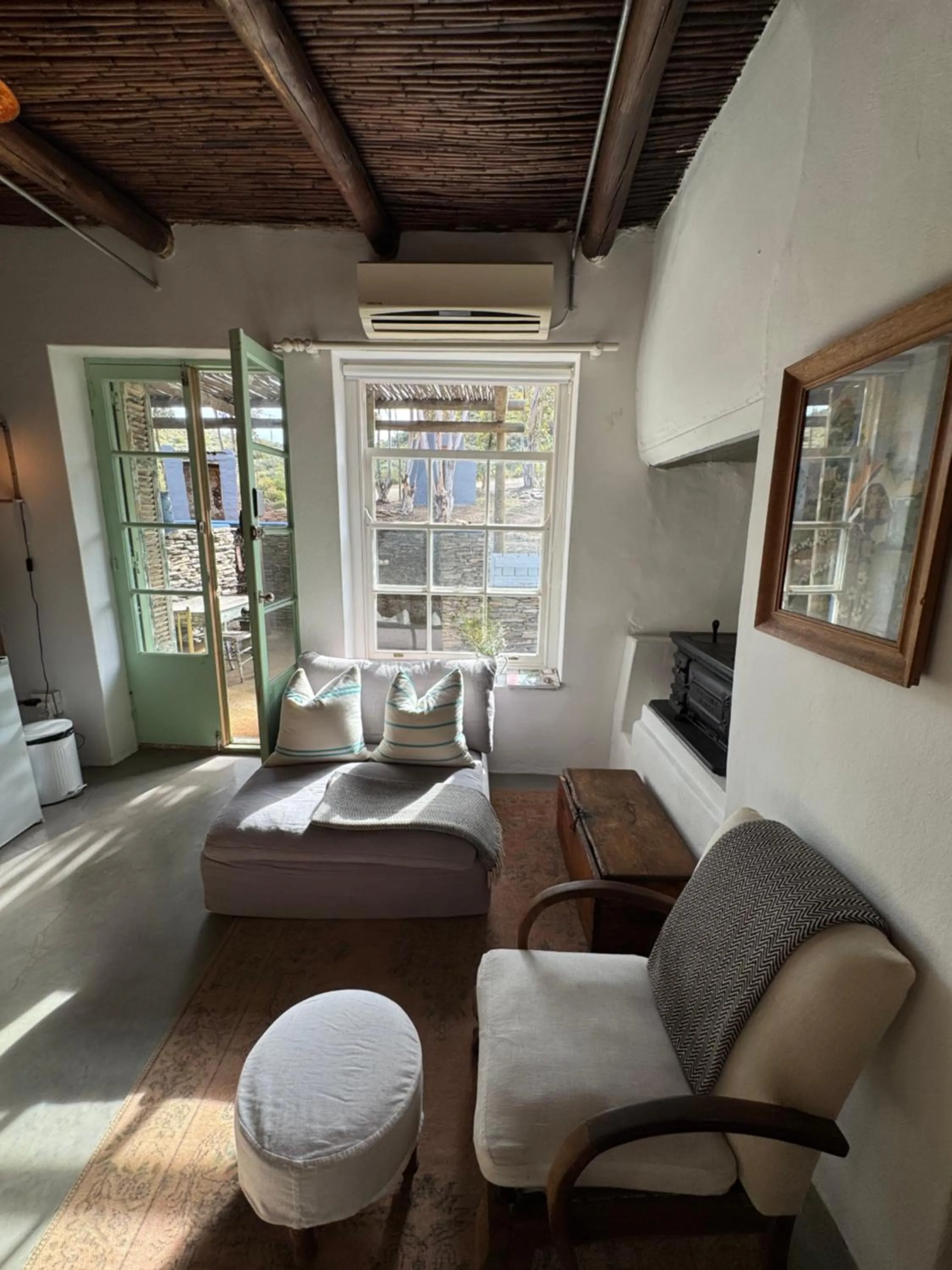 Living room, Bed in The Karoo Moon Motel