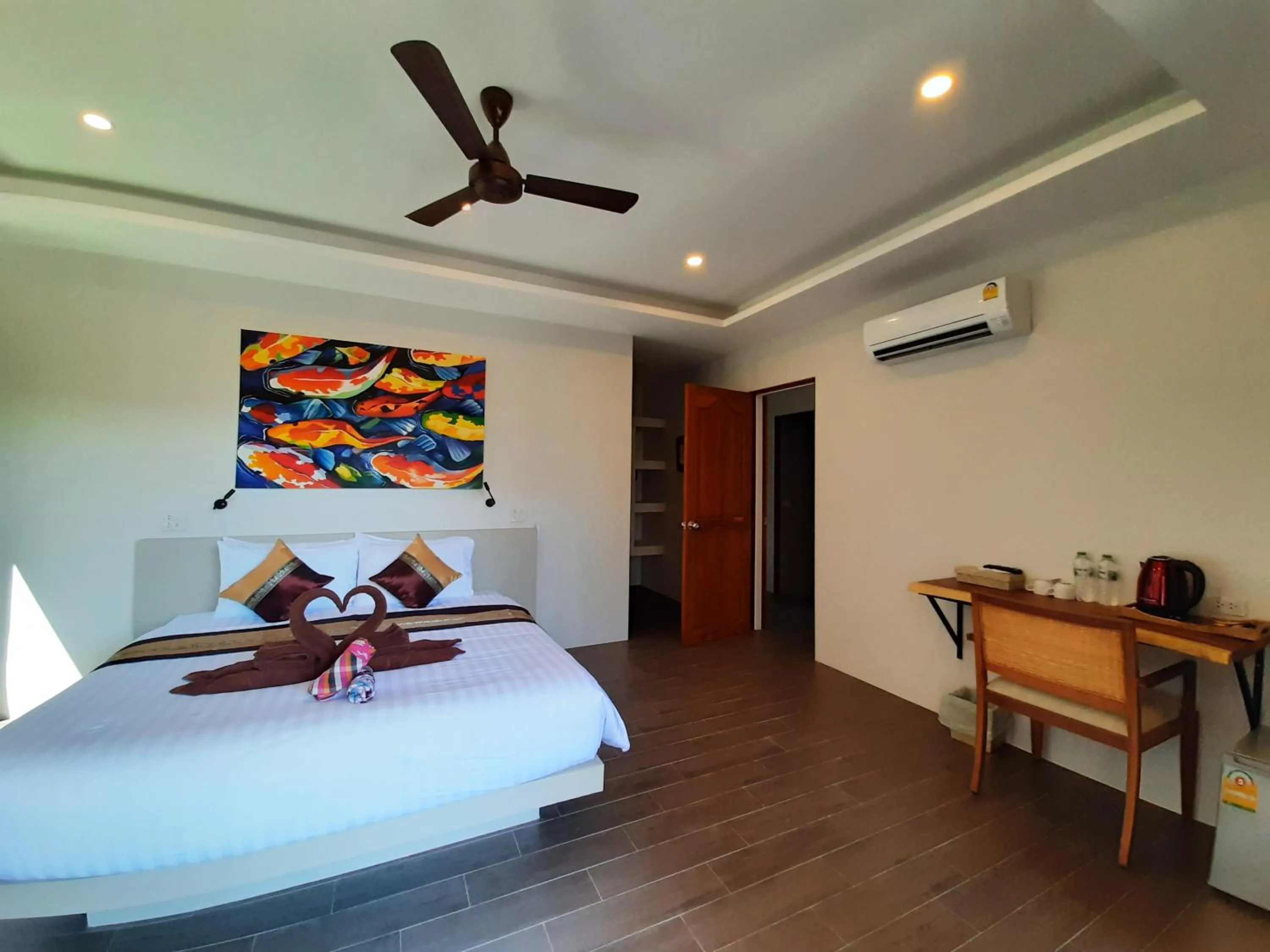 Photo of the whole room, Bed in Baan Sawan Samui Resort
