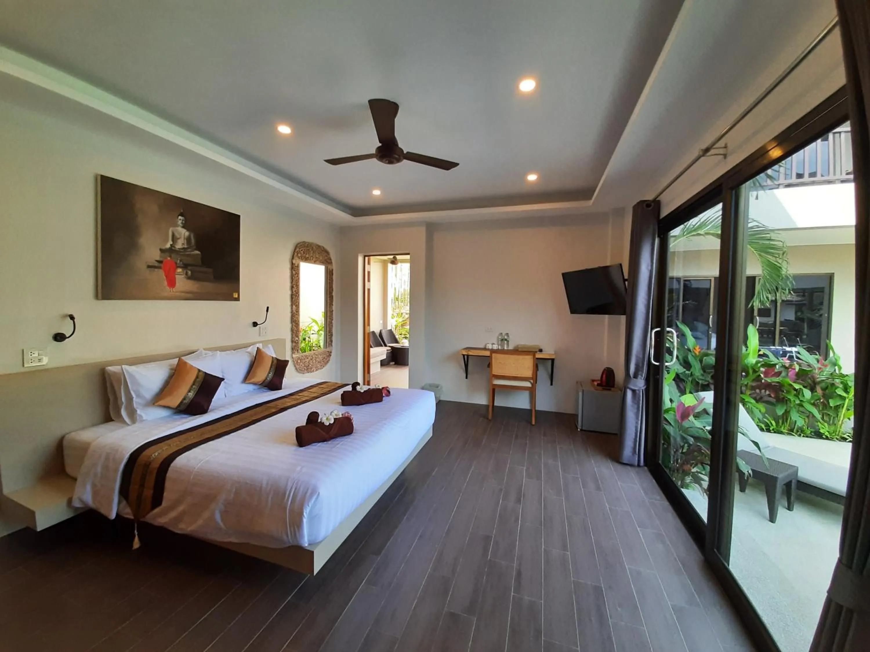 Photo of the whole room, Bed in Baan Sawan Samui Resort