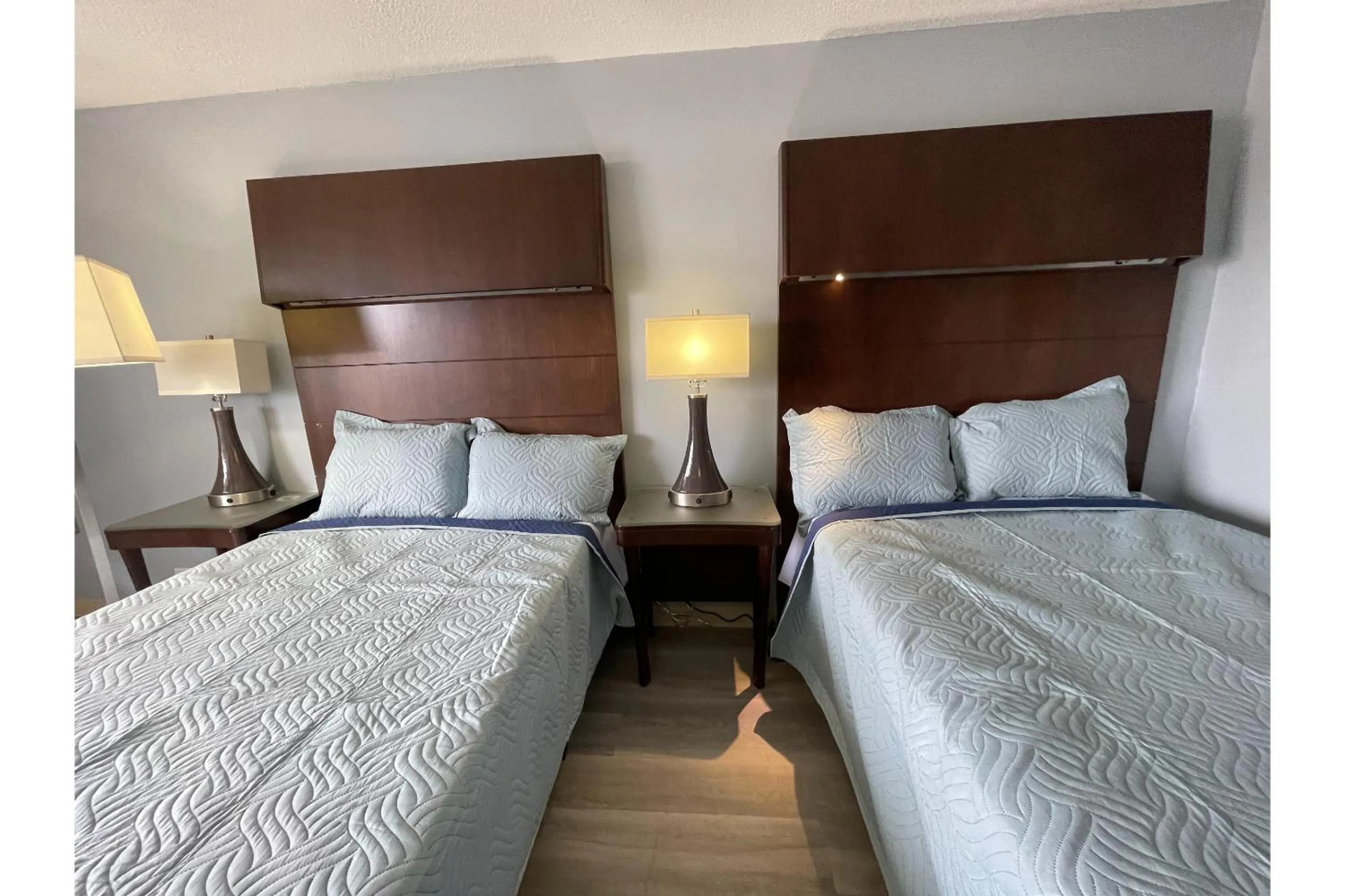 Bedroom in Lamplighter Inn by OYO Charlotte Airport Area