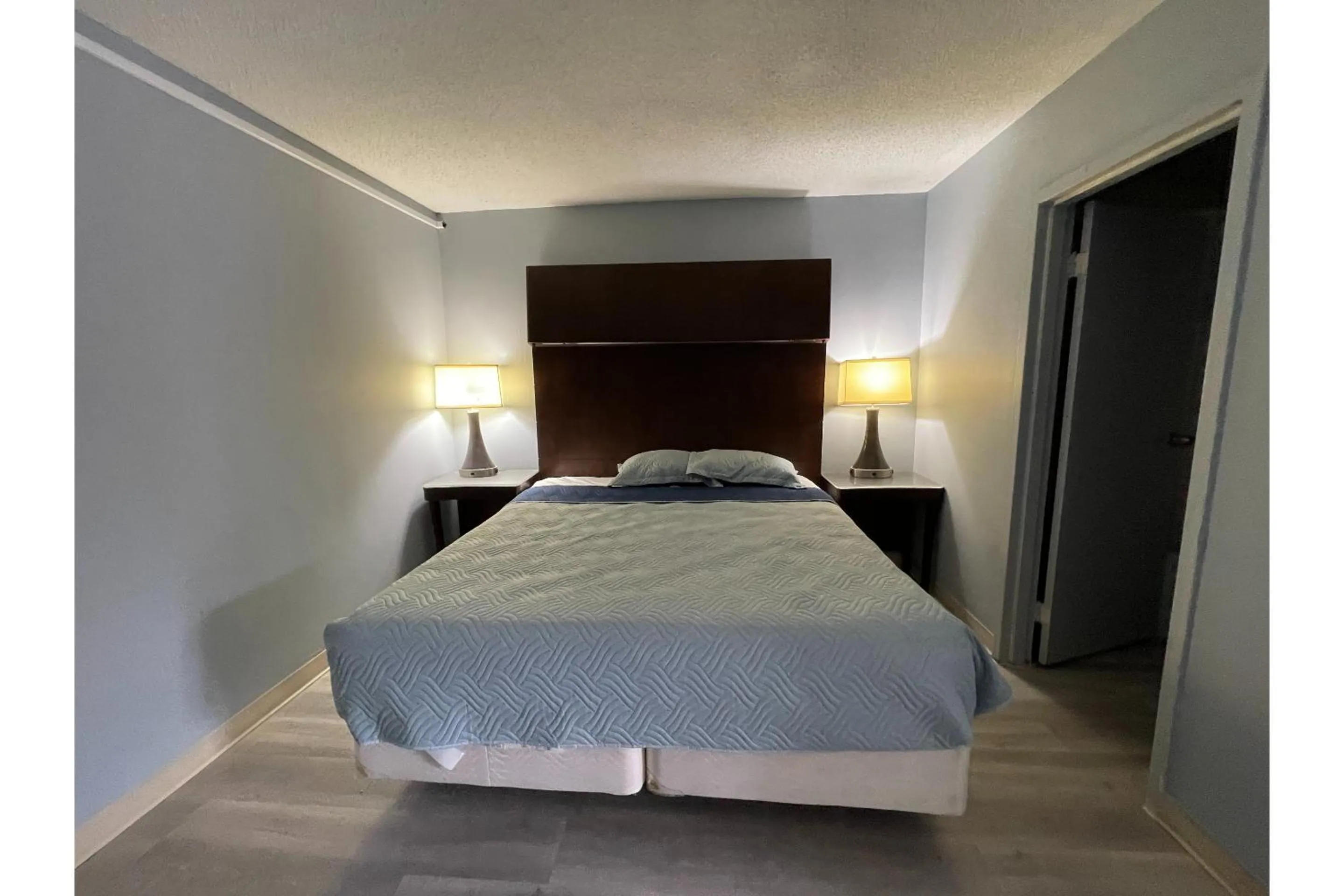 Bedroom in Lamplighter Inn by OYO Charlotte Airport Area