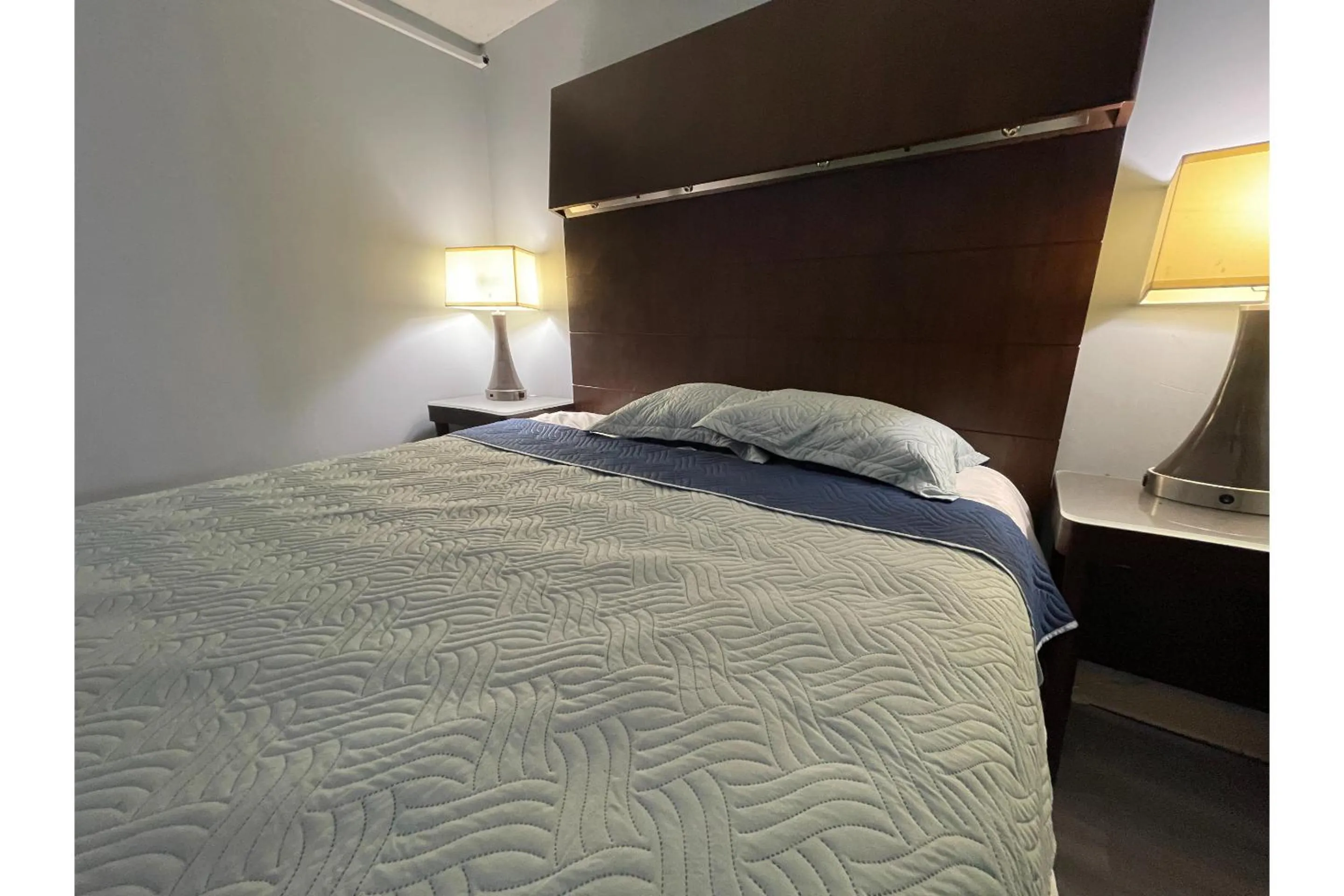 Bedroom in Lamplighter Inn by OYO Charlotte Airport Area