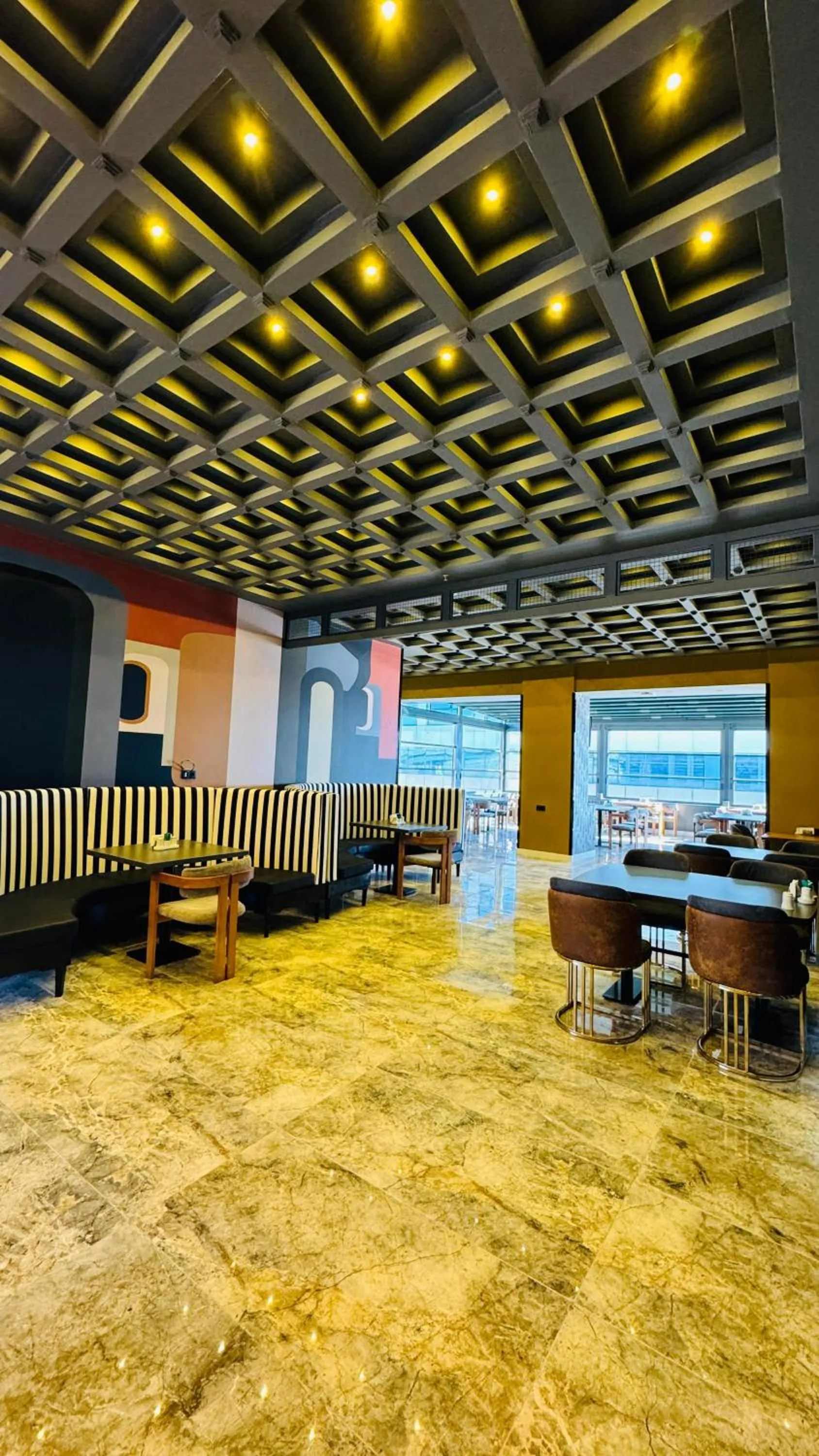 Restaurant/places to eat in El Baboos Hotel