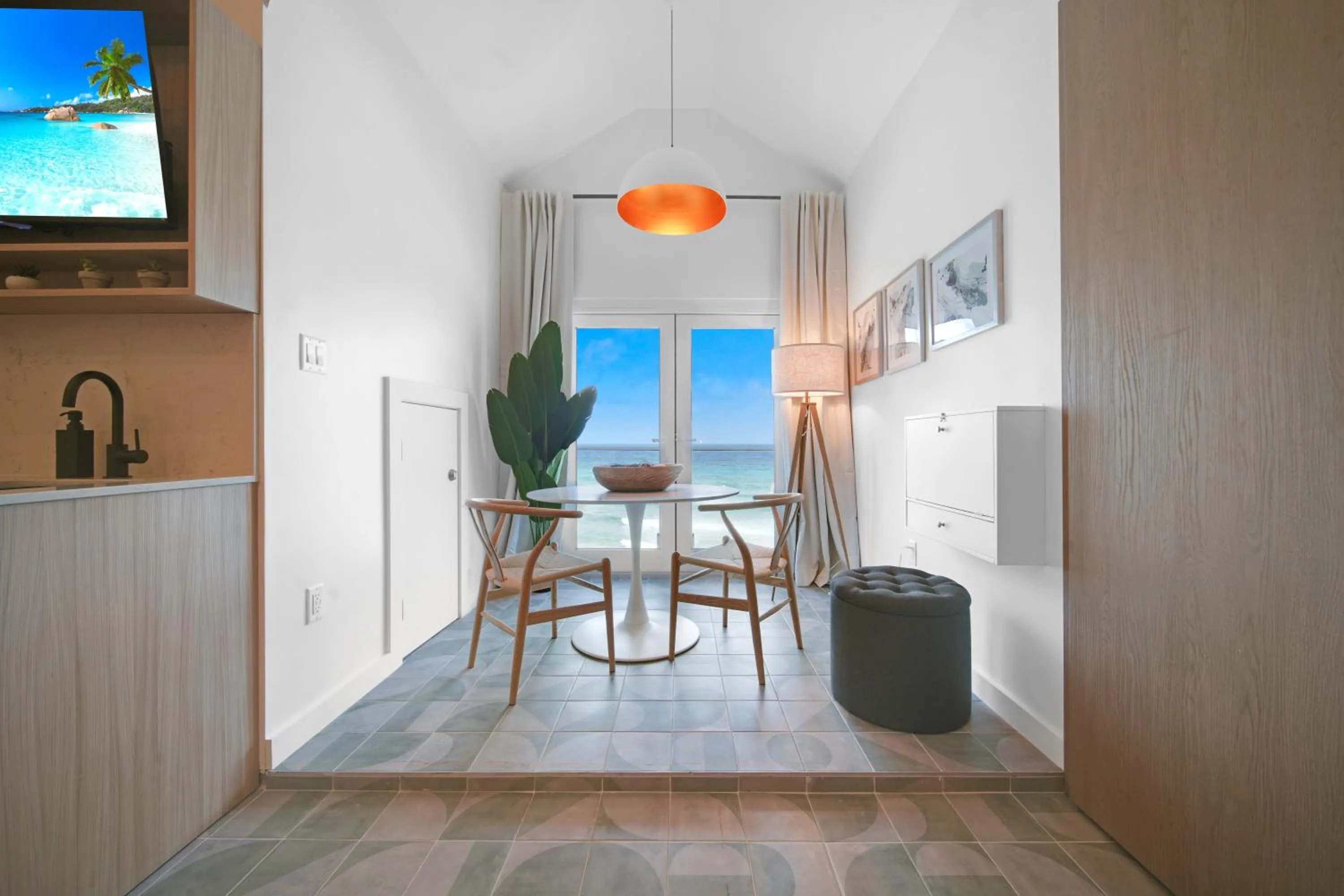 Dining area in Cobalt Coast Resort