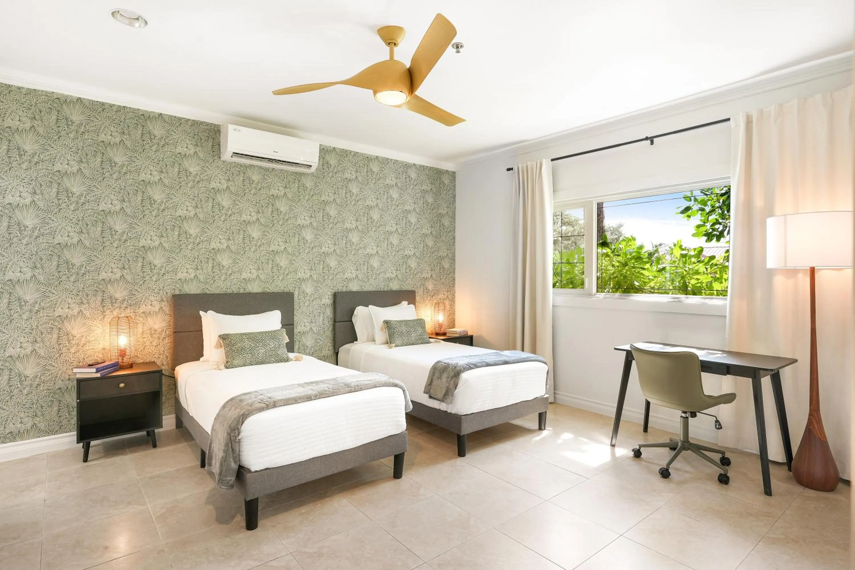 Bedroom, Bed in Cobalt Coast Resort