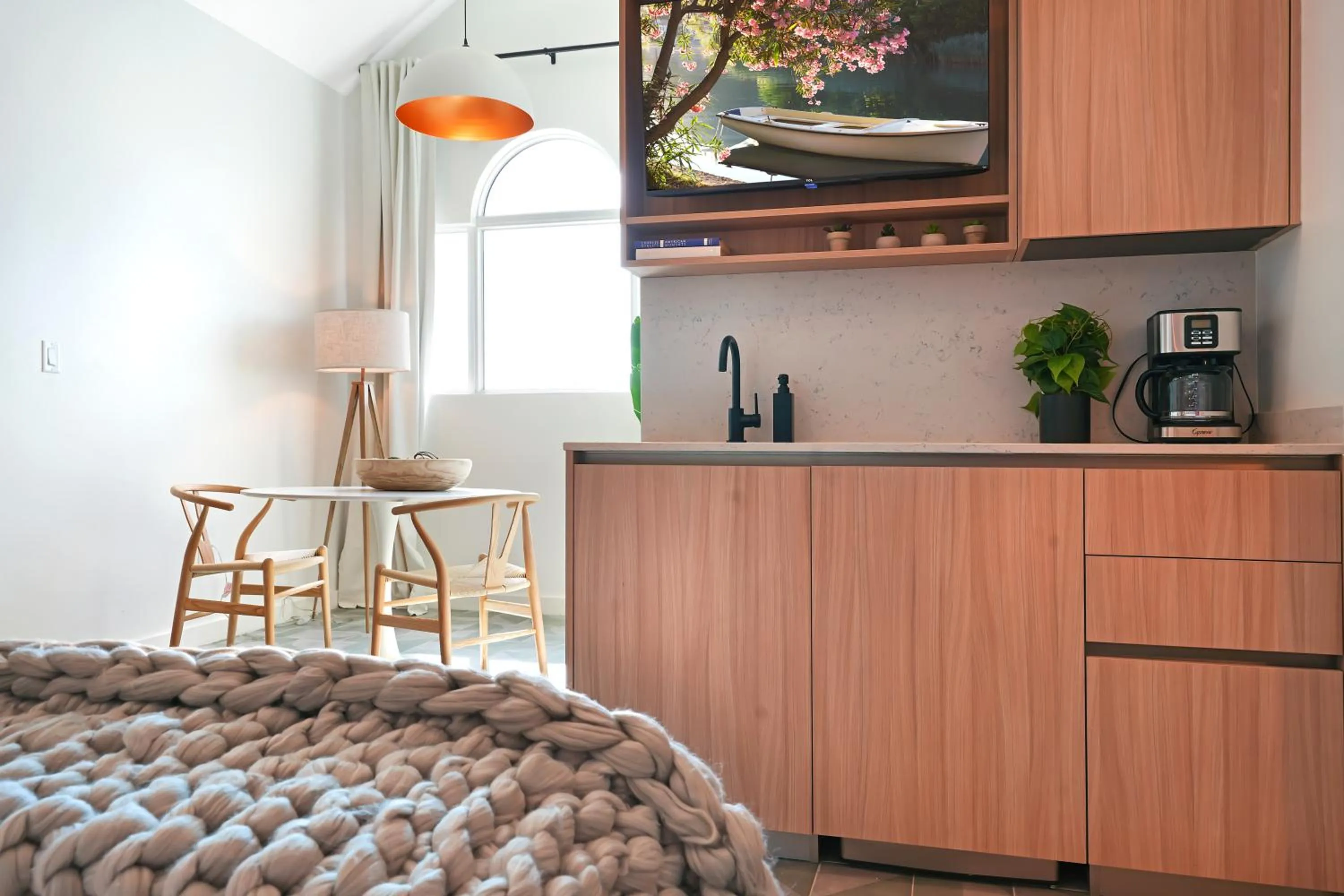 Photo of the whole room, Bed in Cobalt Coast Resort