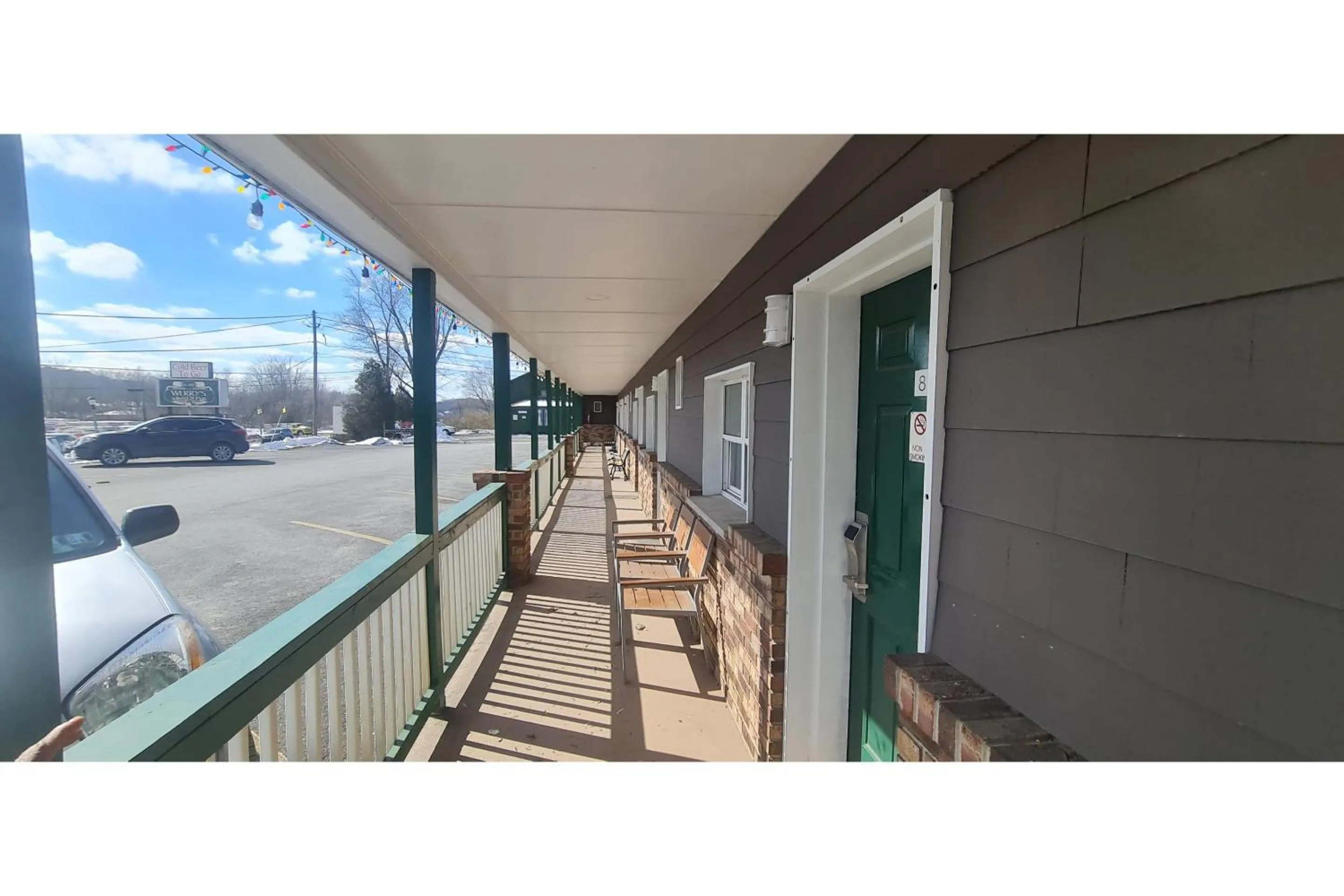 Bedroom in Werry's Cottages Motel & Pub by OYO East Stroudsburg Poconos