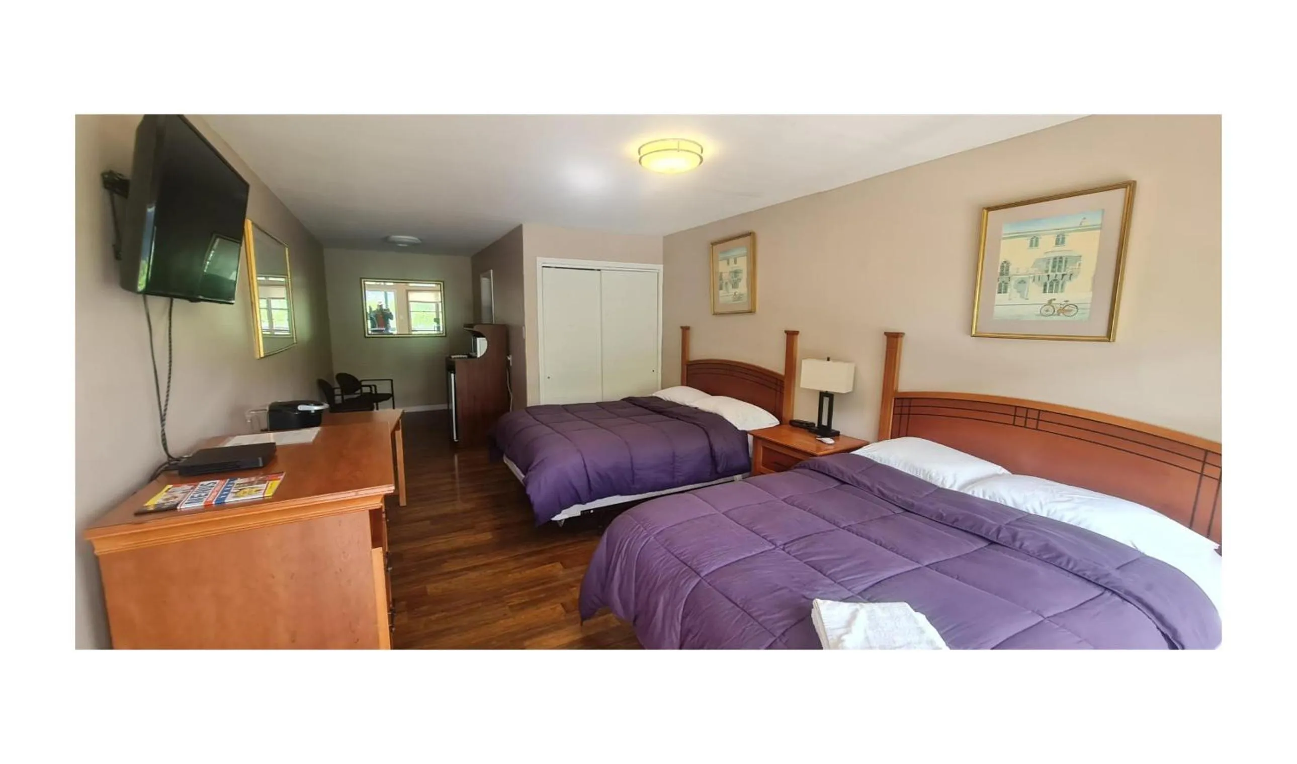 Bedroom, Bed in Werry's Cottages Motel & Pub by OYO East Stroudsburg Poconos