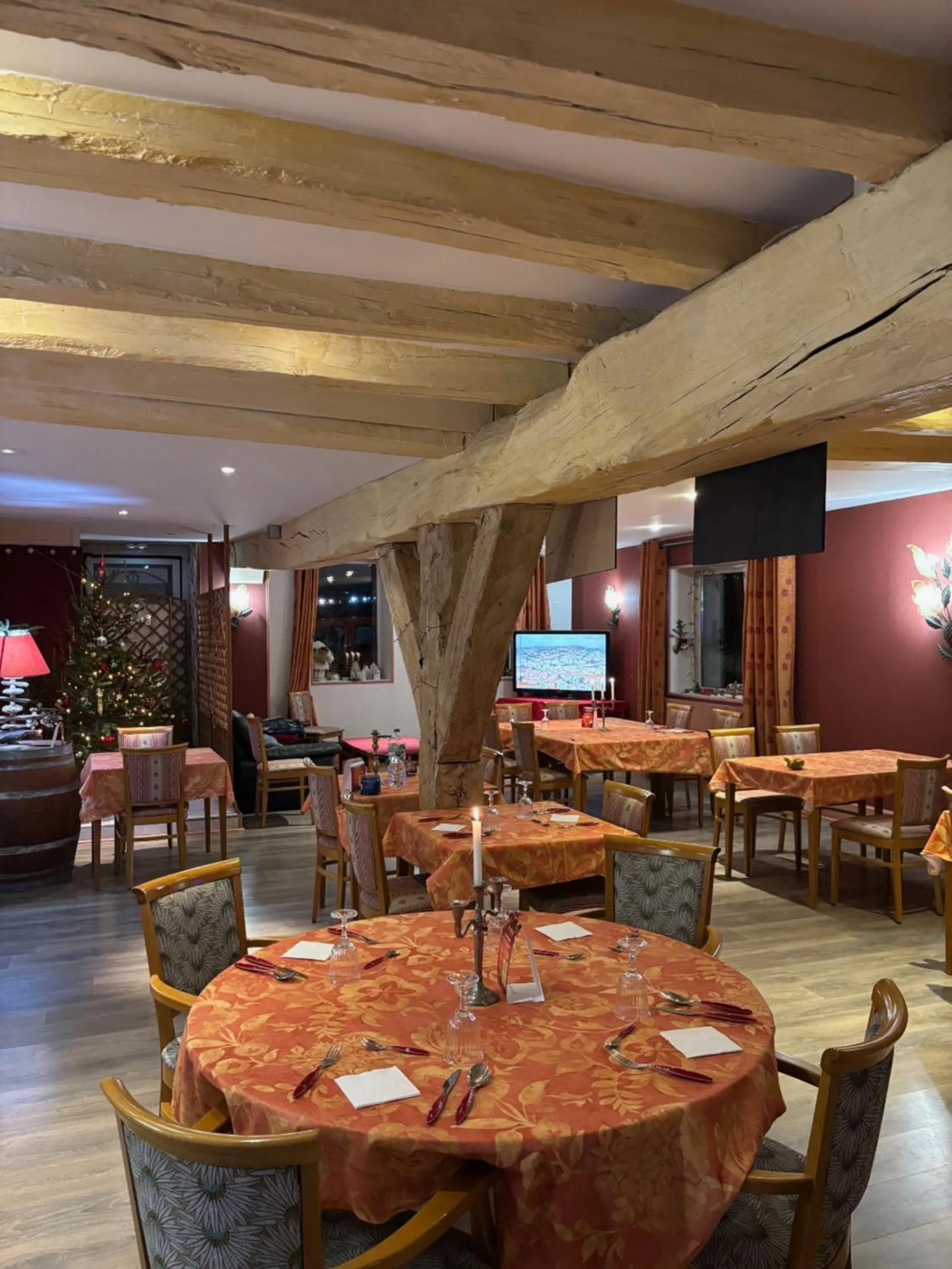 Restaurant/places to eat in Hotel Le Bon Laboureur