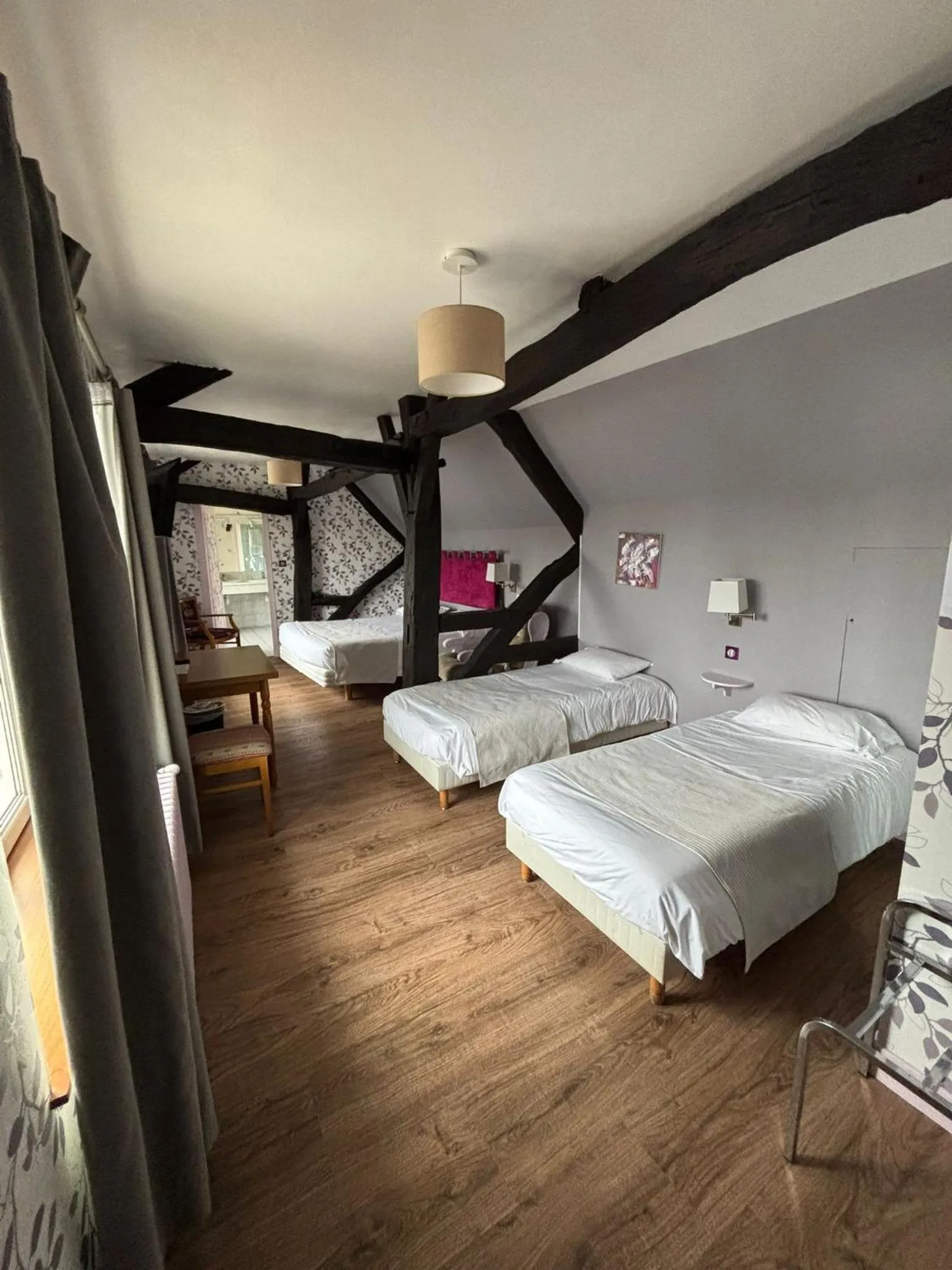 Bed in Hotel Le Bon Laboureur