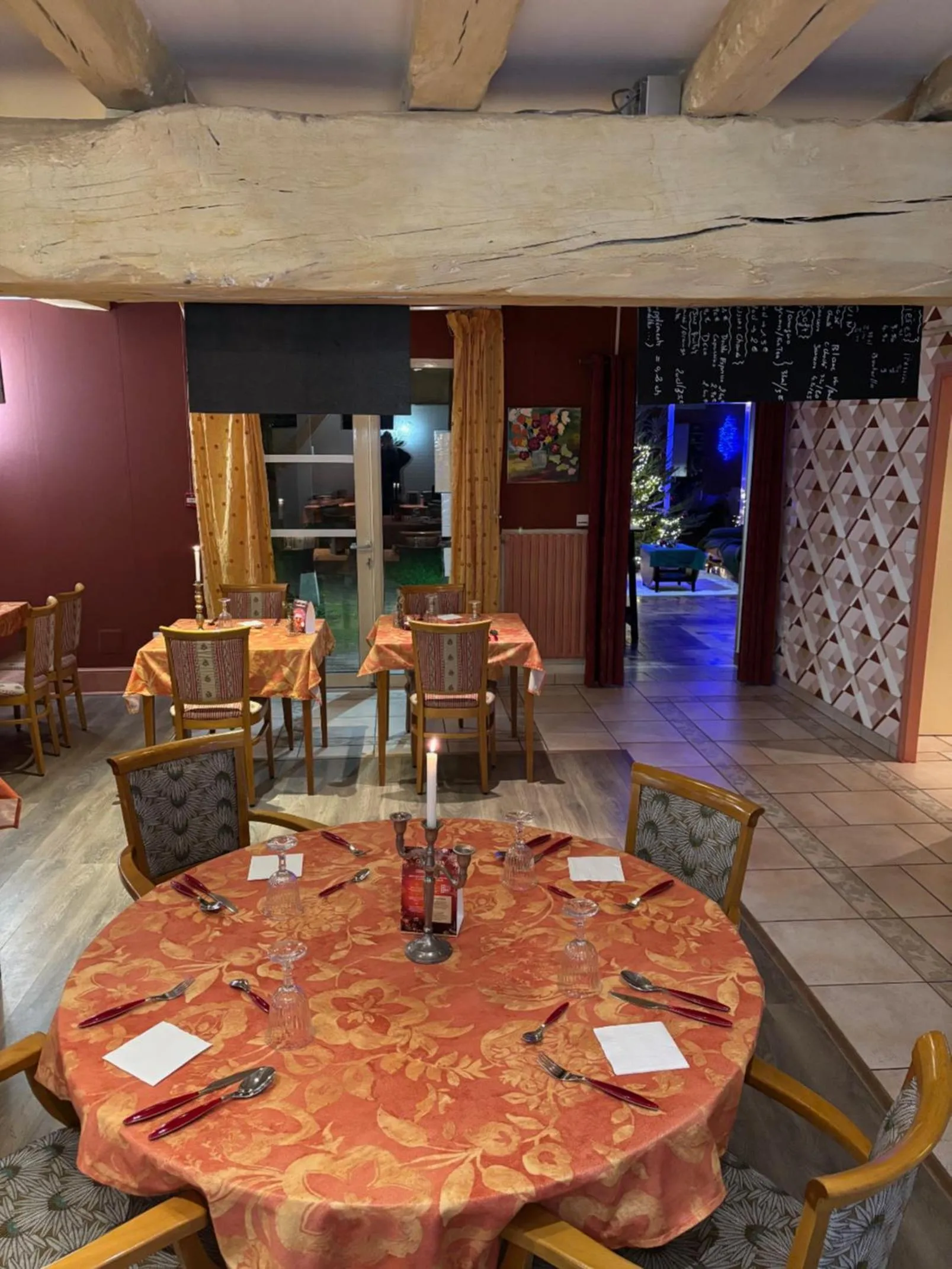 Restaurant/places to eat in Hotel Le Bon Laboureur