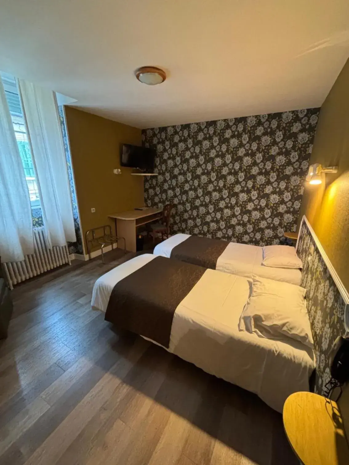 Standard Twin Room - single occupancy in Hotel Le Bon Laboureur Standard Twin Room - single occupancy in Hotel Le Bon Laboureur