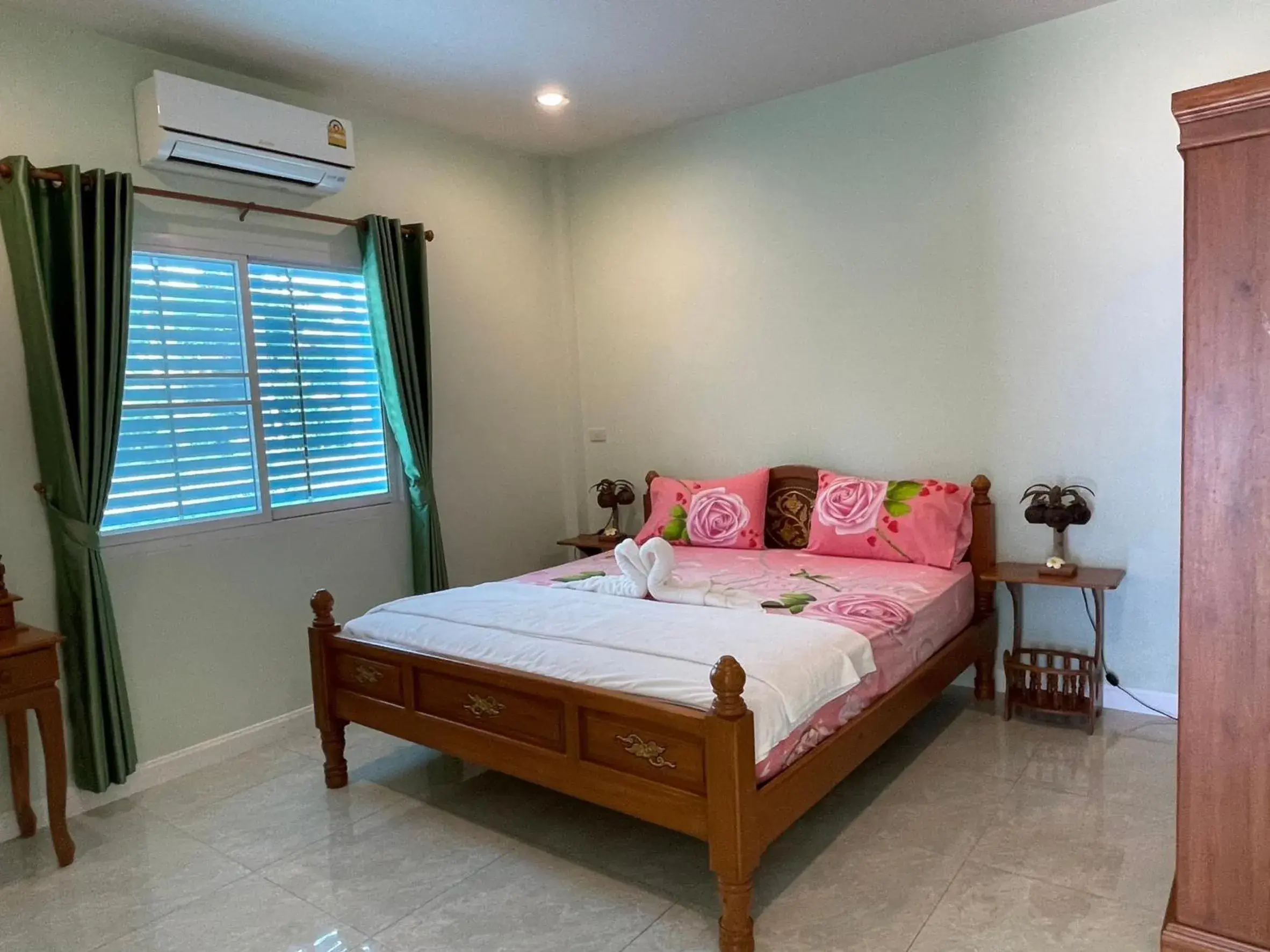 Deluxe Queen Suite in Blue Beach Bungalow Deluxe Queen Suite in Blue Beach Bungalow