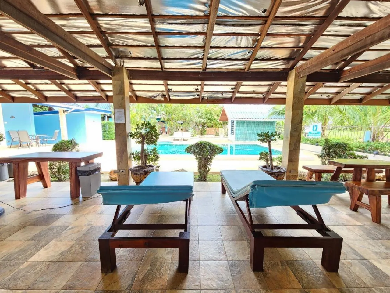 Day in Blue Beach Bungalow