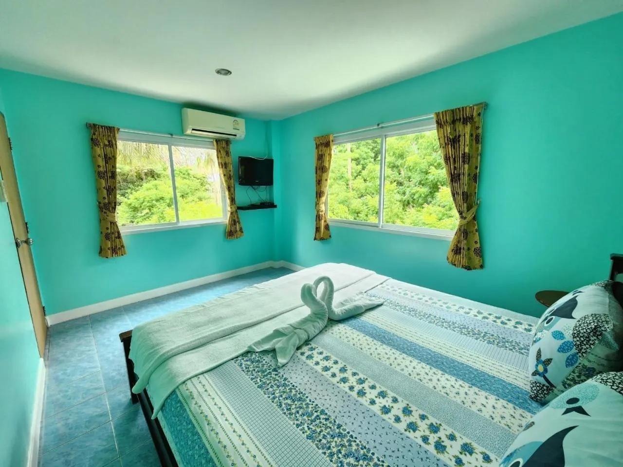 Bed in Blue Beach Bungalow