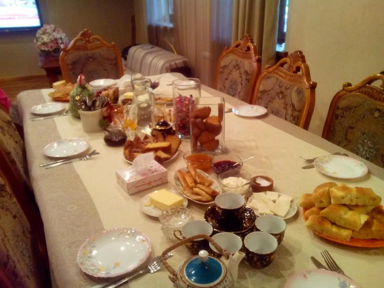 Continental breakfast in ARTSIV Guesthouse