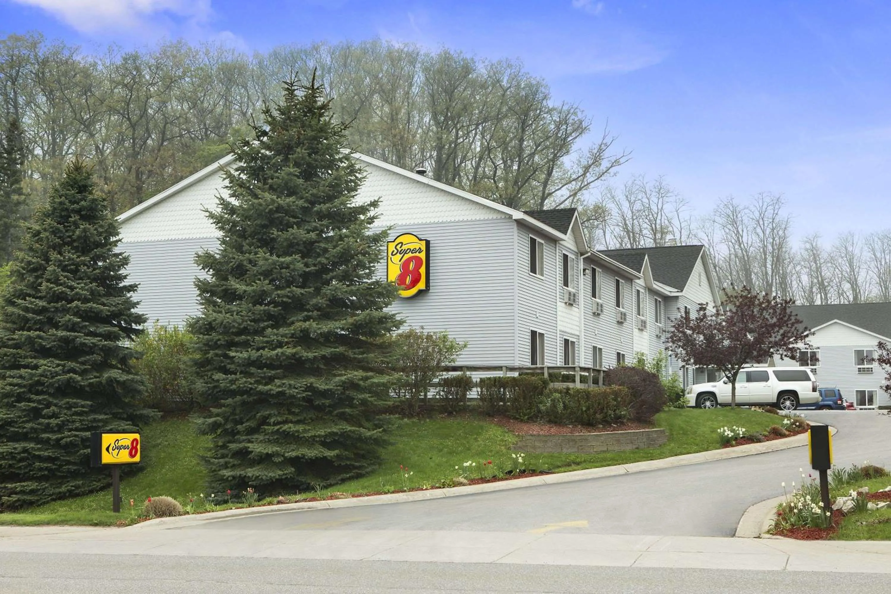 Property building in Super 8 by Wyndham Manistee