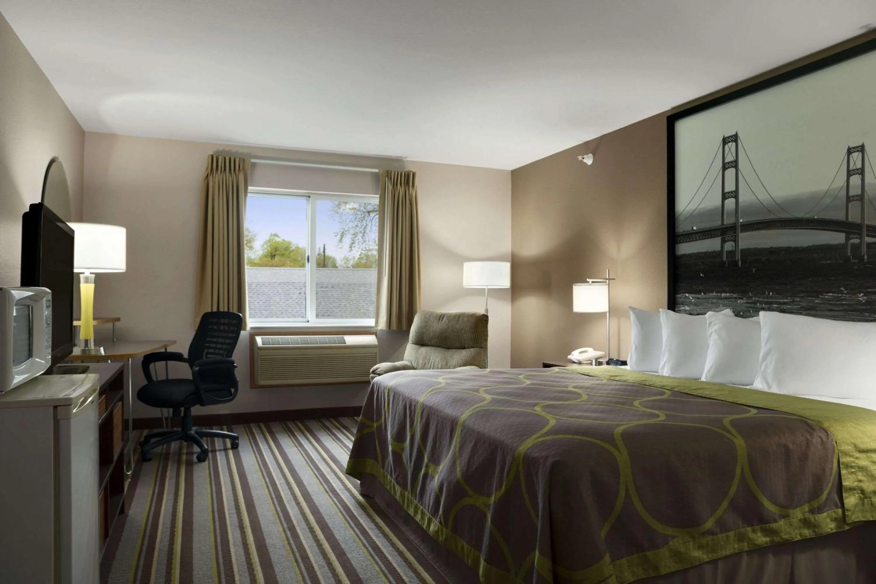 On site, Bed in Super 8 by Wyndham Manistee