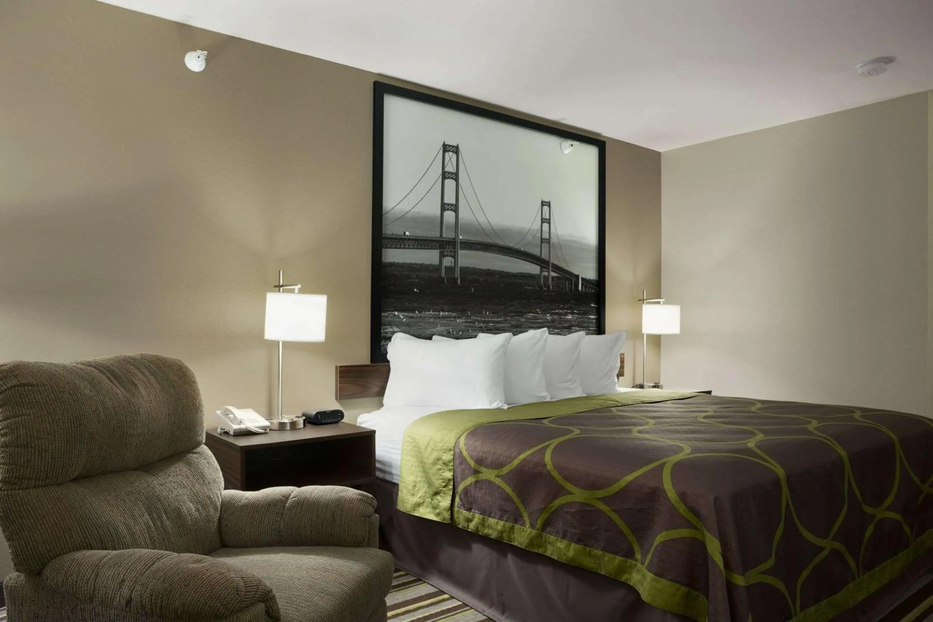 On site, Bed in Super 8 by Wyndham Manistee