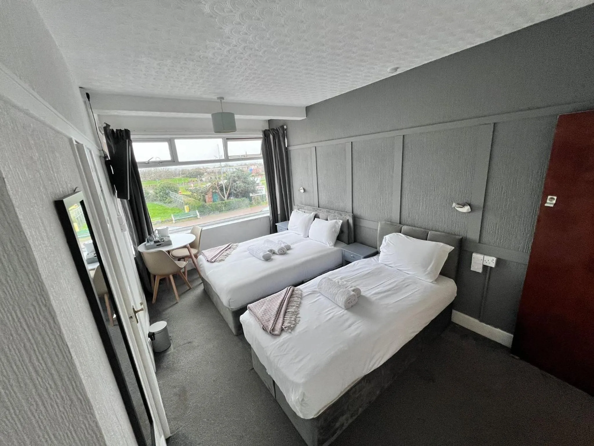 Bedroom, Bed in Harbour Hotel