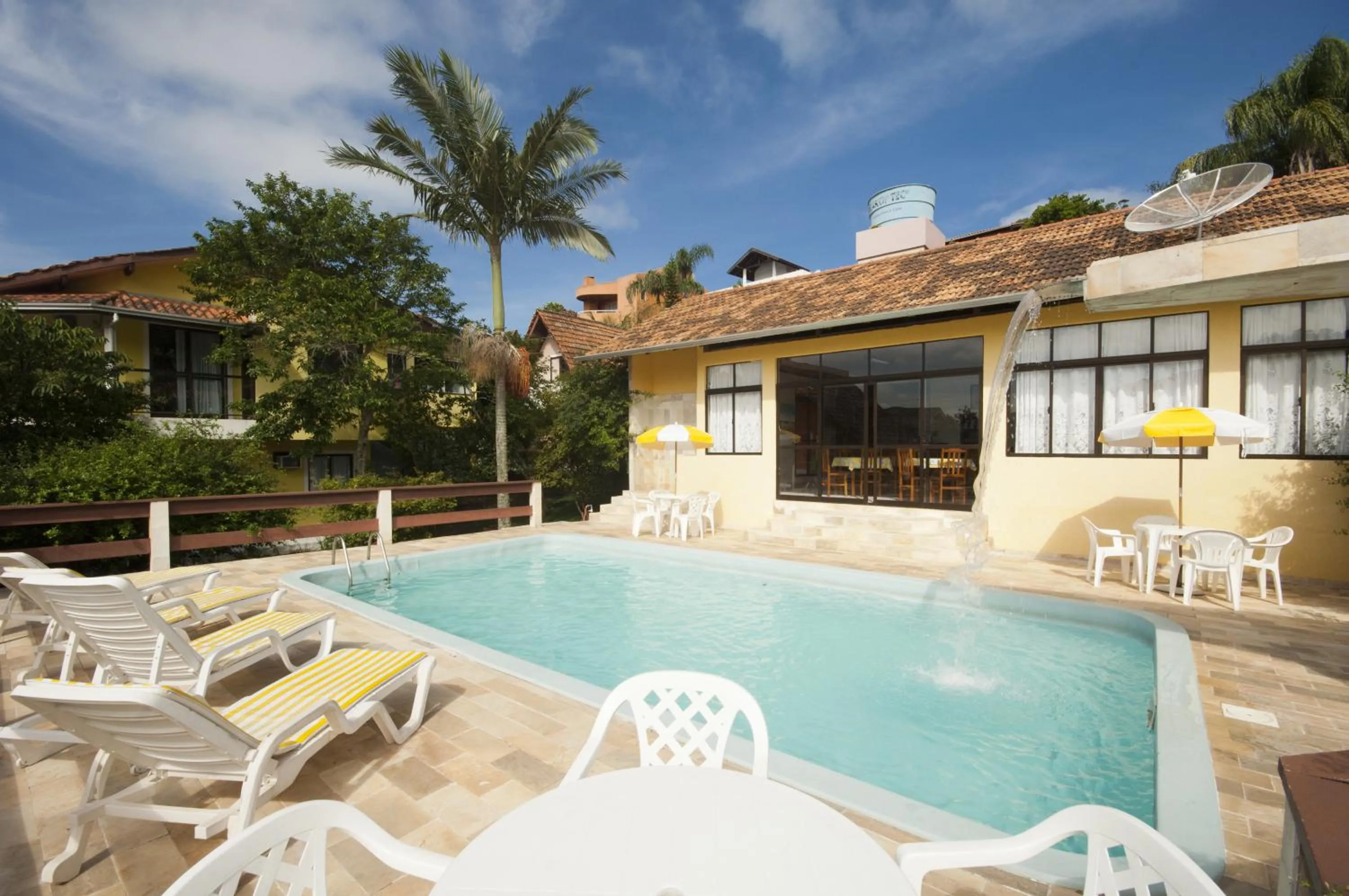 Swimming pool in Pousada Cabanas Porto Belo