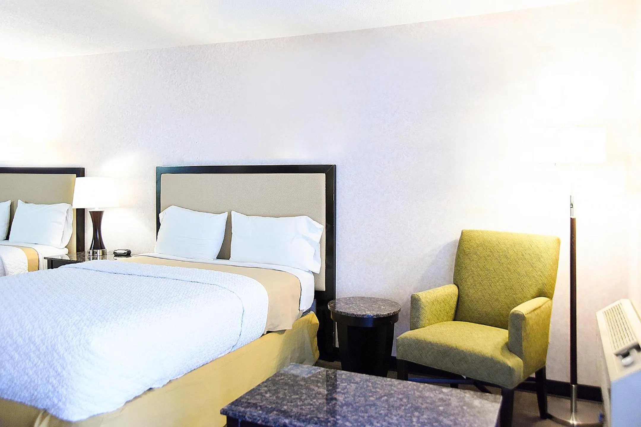 Bed in Argo Inn and Suites