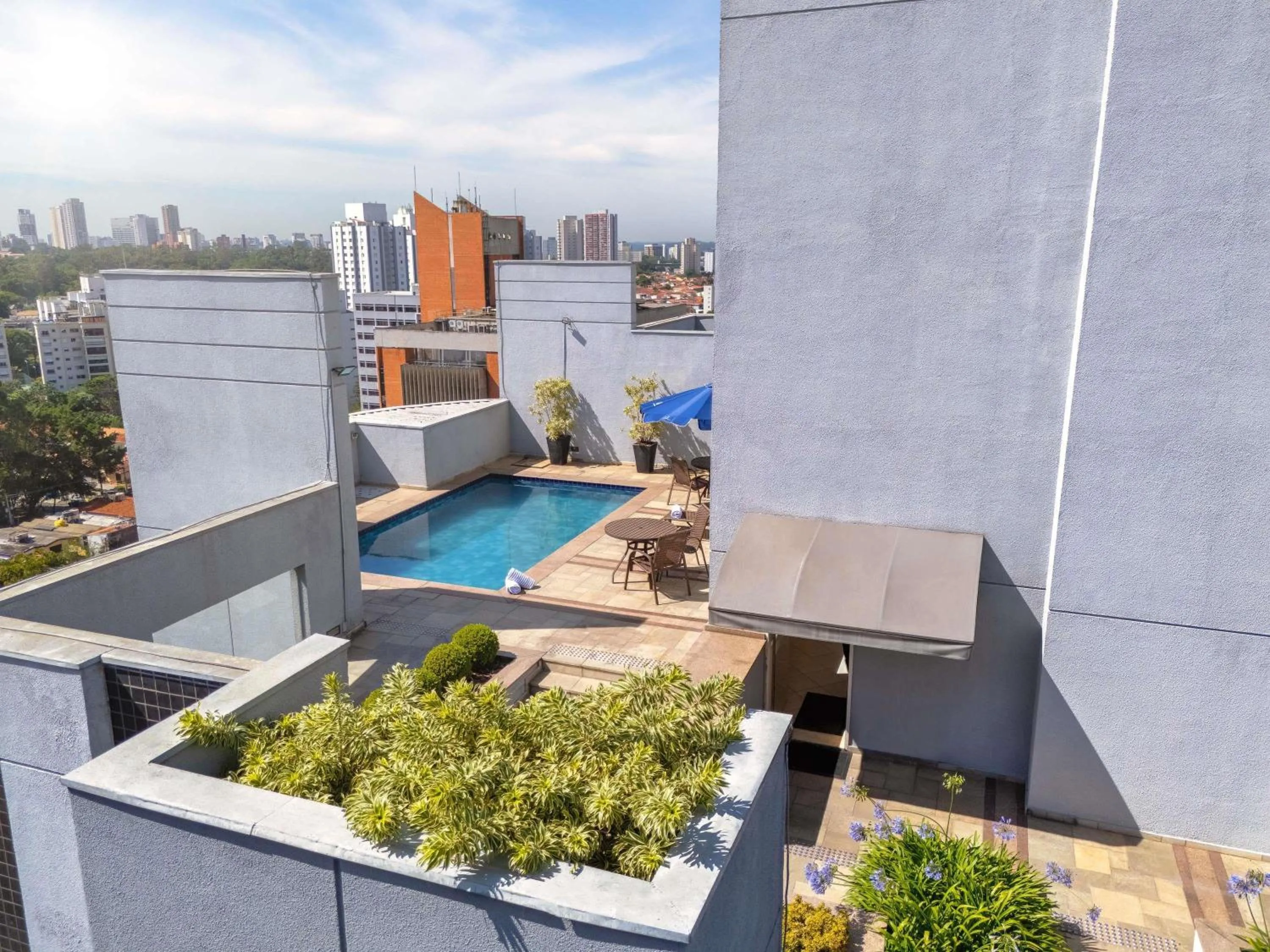 Pool view in Mercure São Paulo Nações Unidas