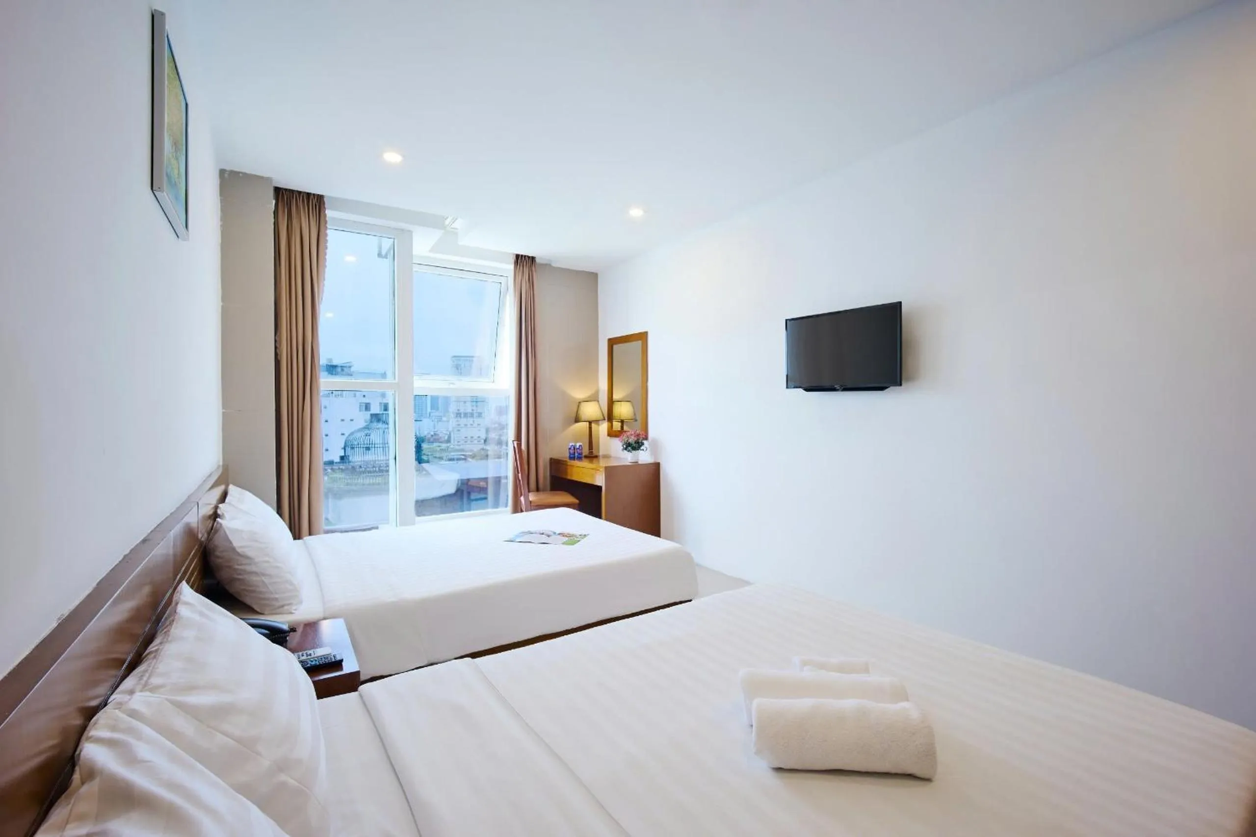 Bedroom, Bed in Golden Light Da Nang Hotel