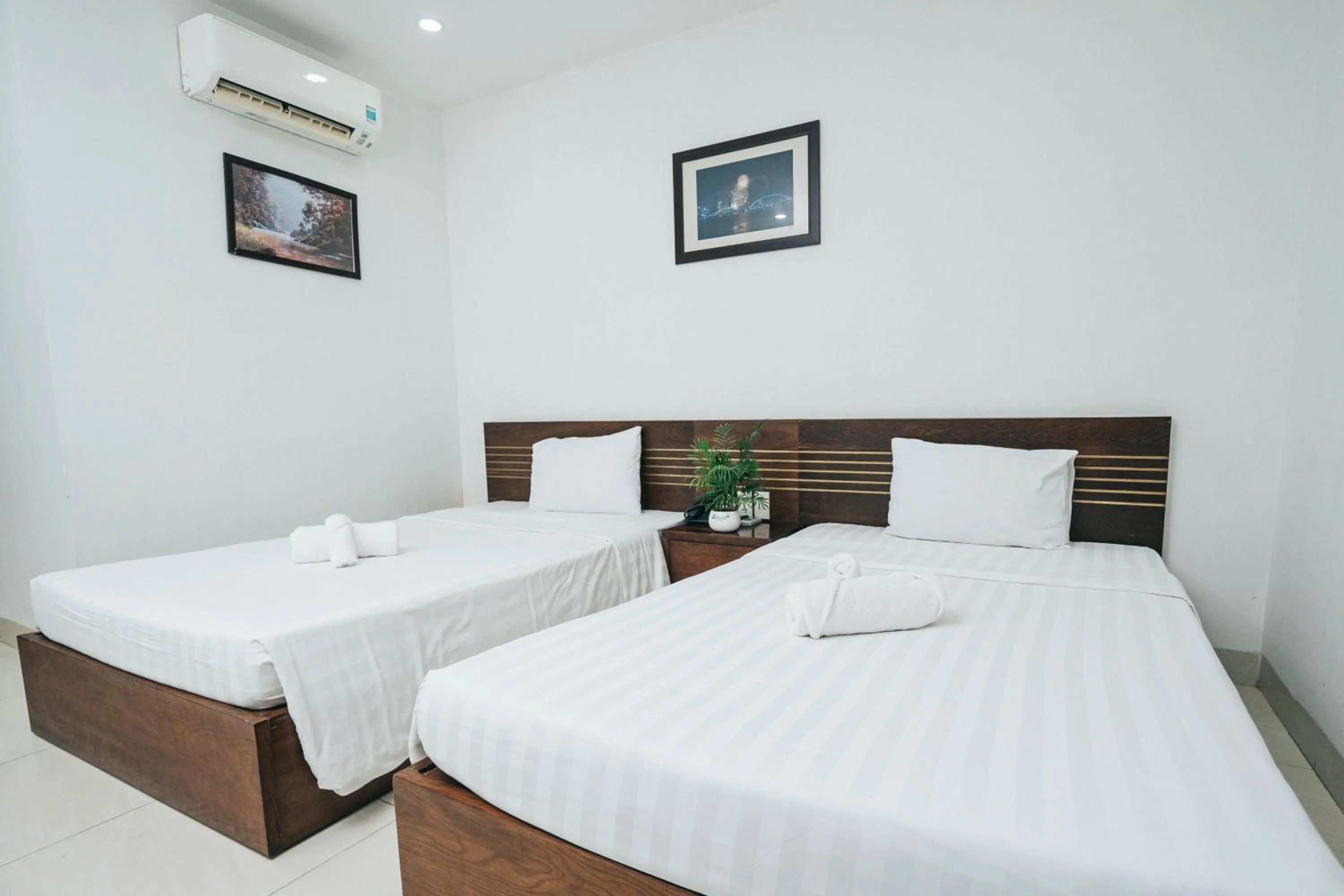 Bed in Golden Light Da Nang Hotel