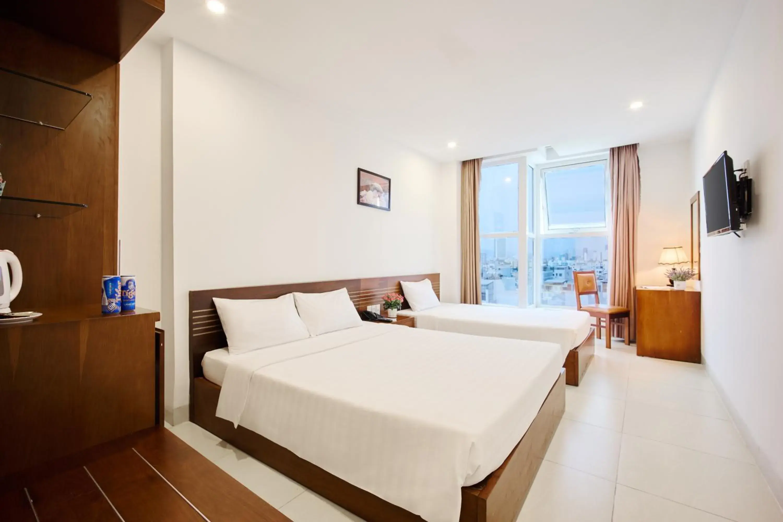 Deluxe Triple Room in Golden Light Da Nang Hotel Deluxe Triple Room in Golden Light Da Nang Hotel