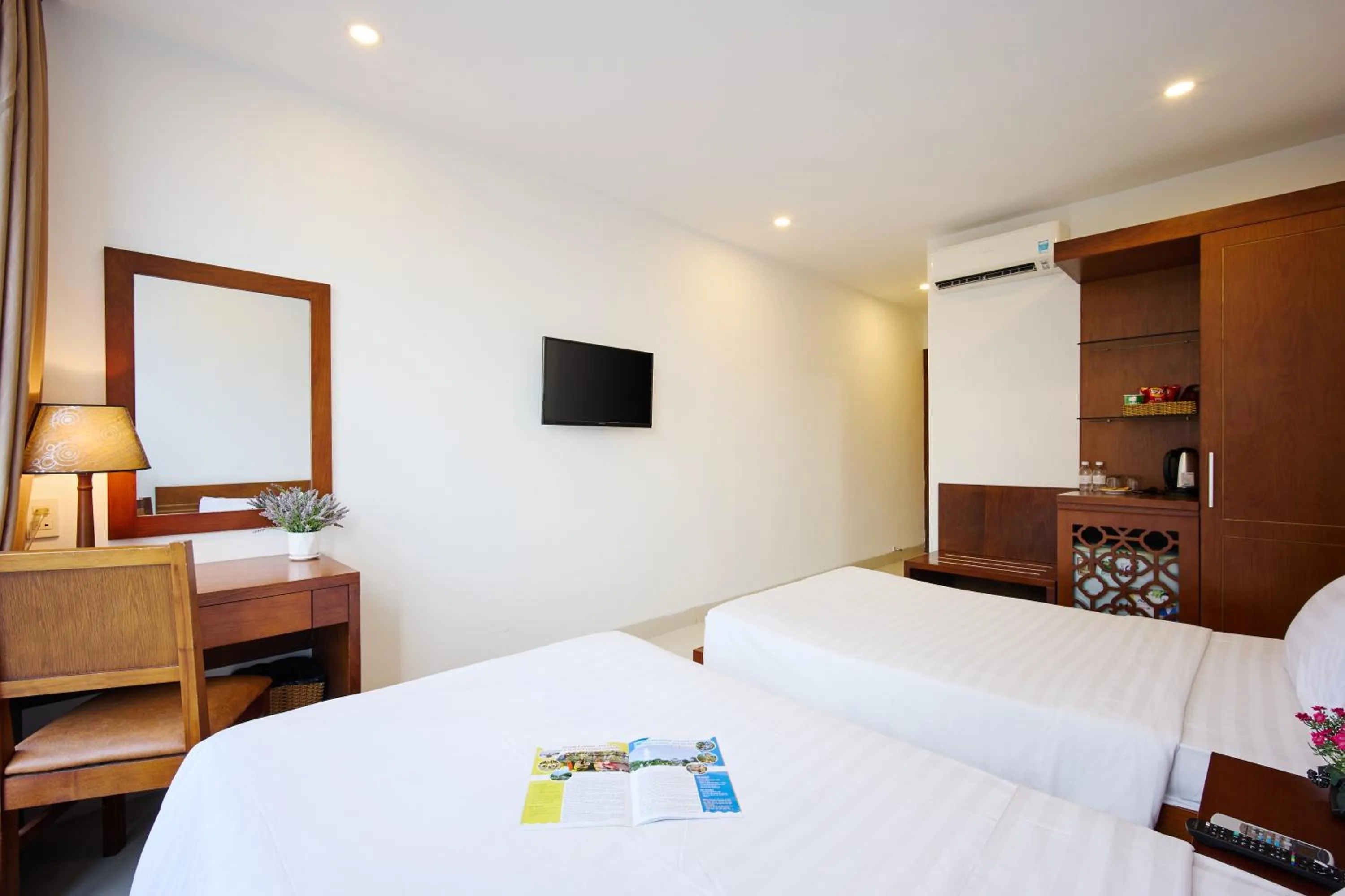 Bedroom, Bed in Golden Light Da Nang Hotel