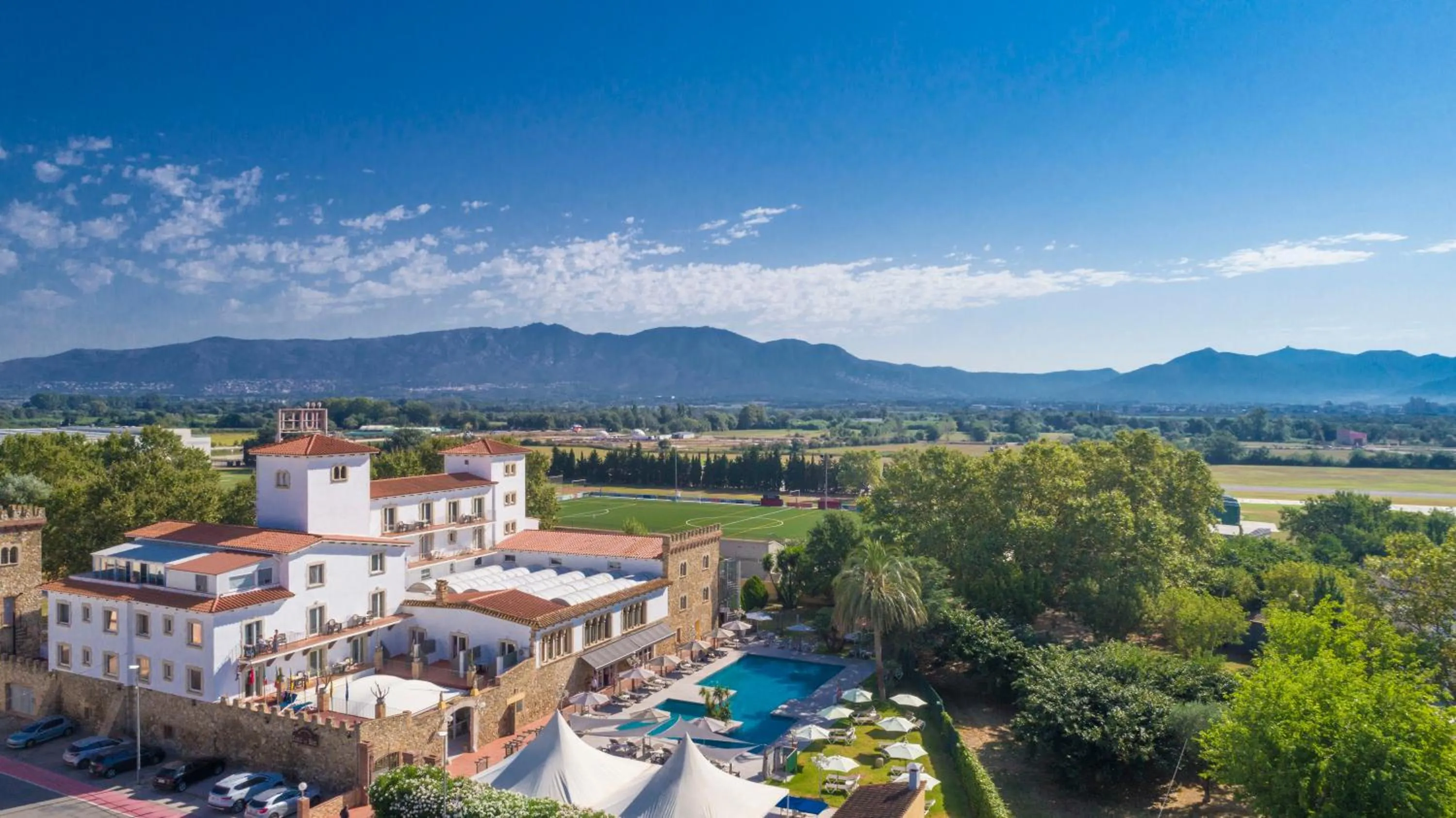 Property building in Hotel Castell Blanc
