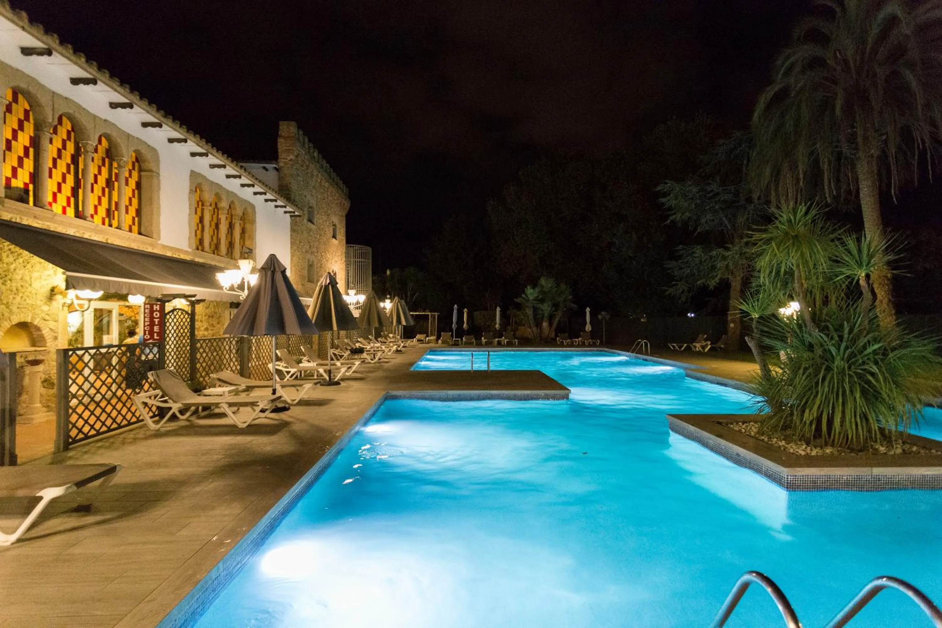 Swimming pool in Hotel Castell Blanc