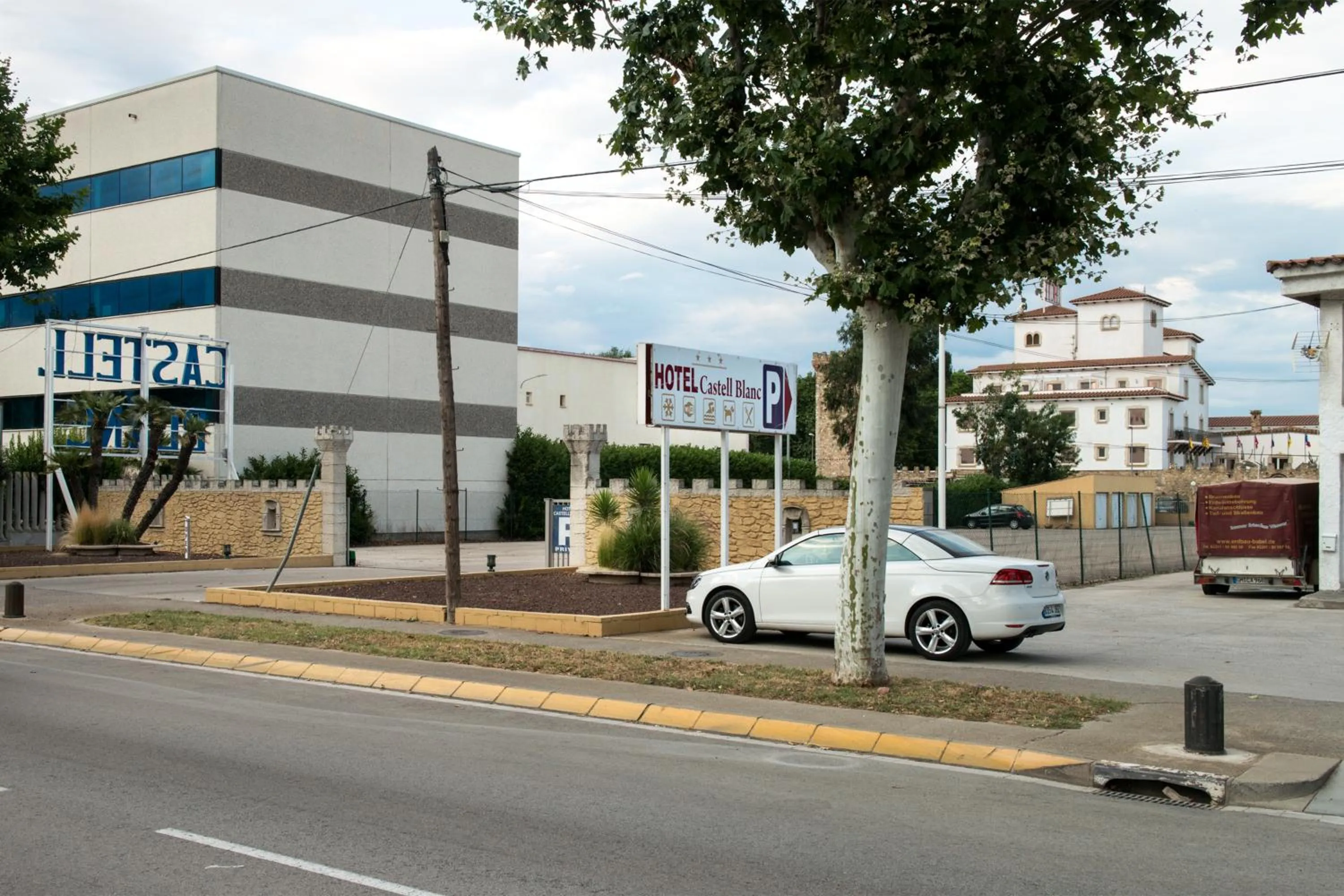 Property logo or sign in Hotel Castell Blanc