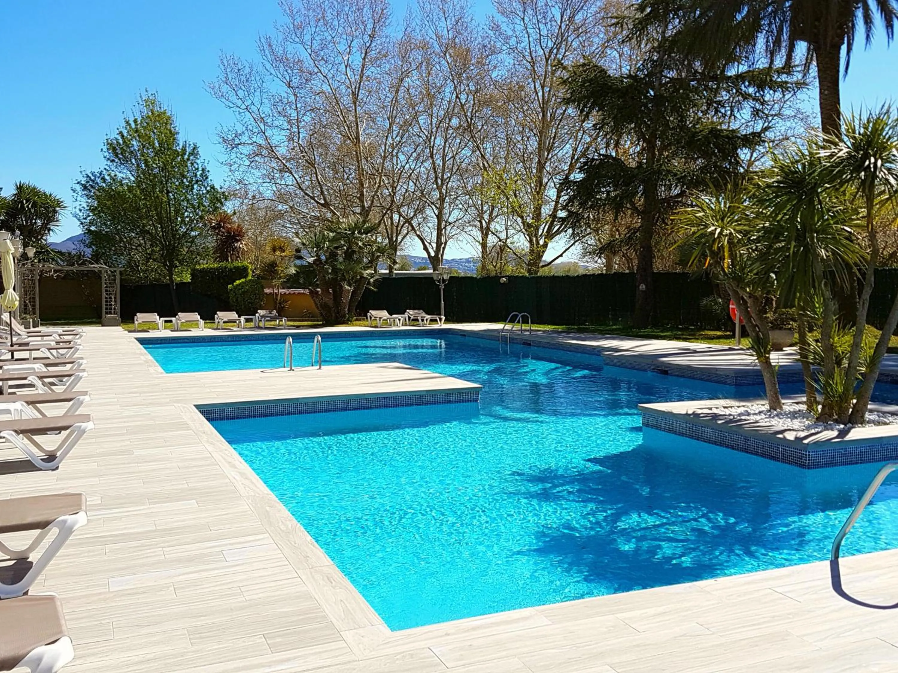 Swimming pool in Hotel Castell Blanc