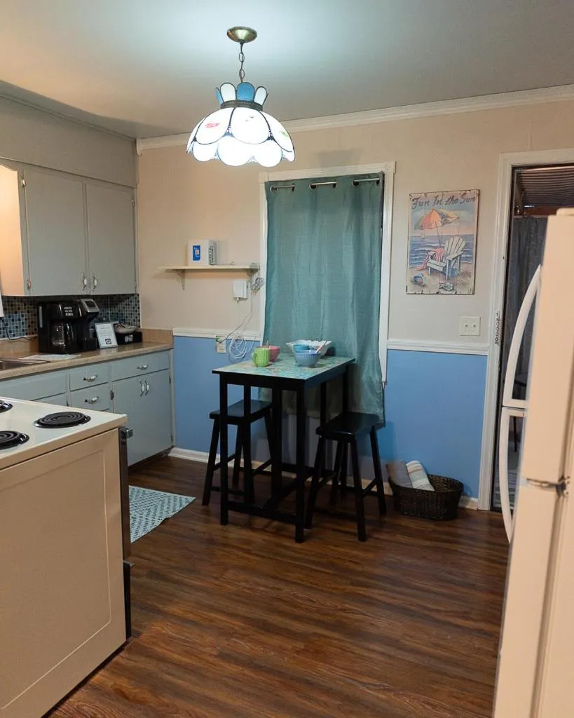 Kitchen or kitchenette in Silver Heart Inn & Cottages