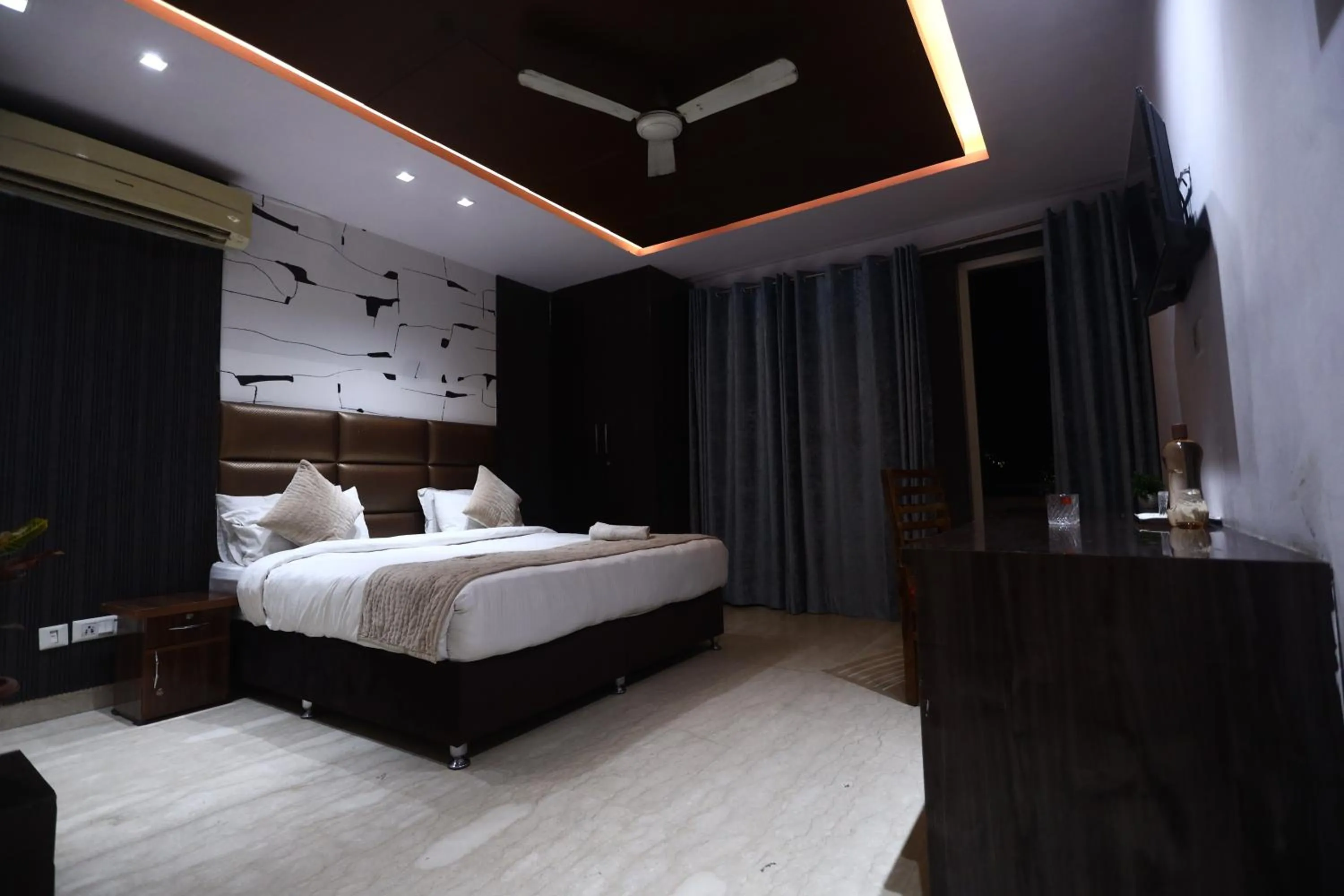 Bed in The Bed And Rock Kalkaji