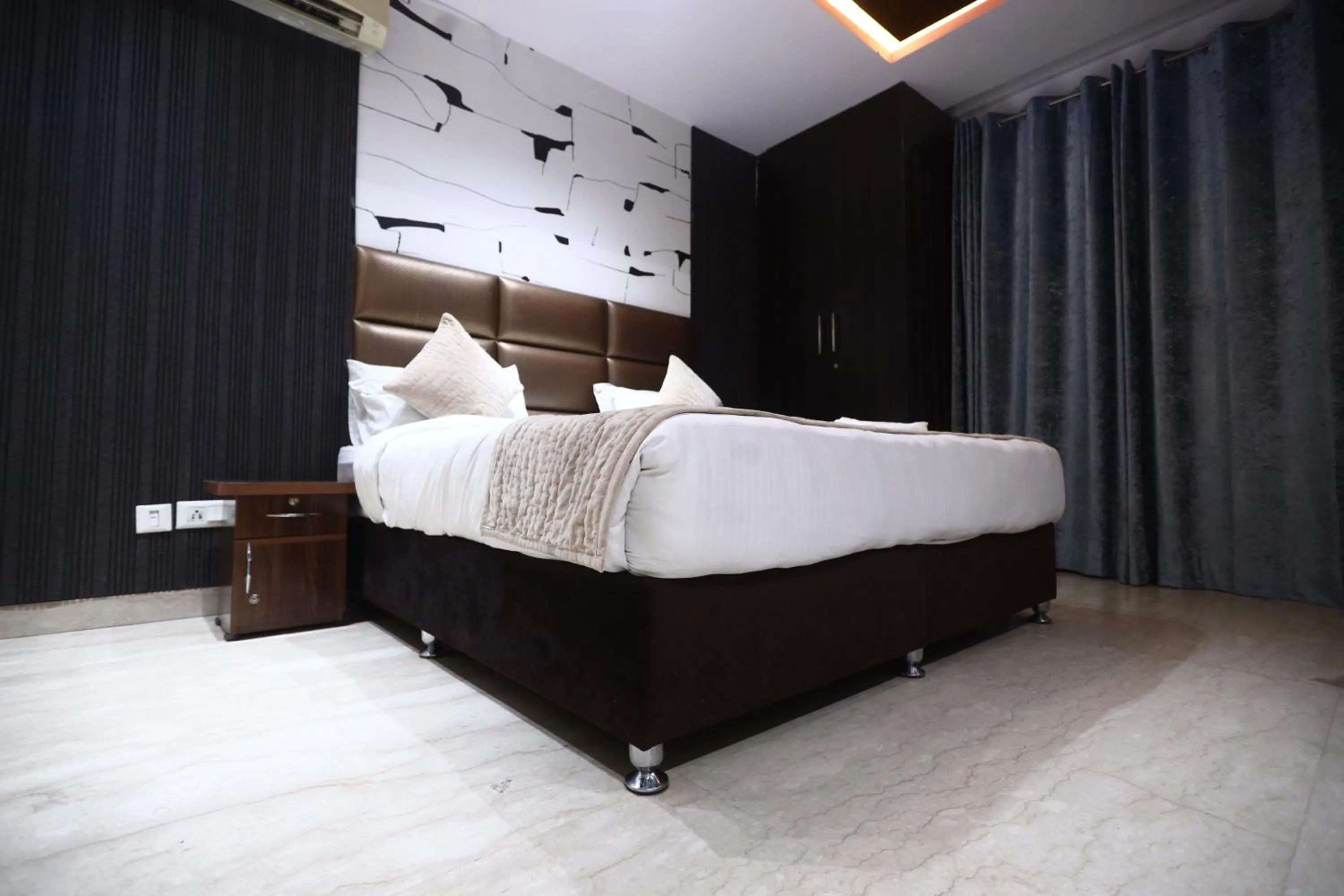 Bed in The Bed And Rock Kalkaji