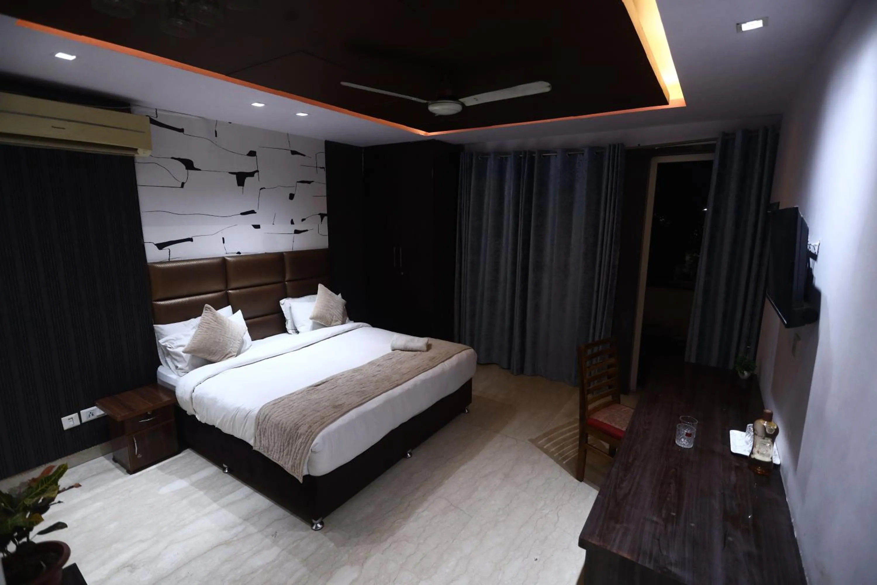 Bed in The Bed And Rock Kalkaji