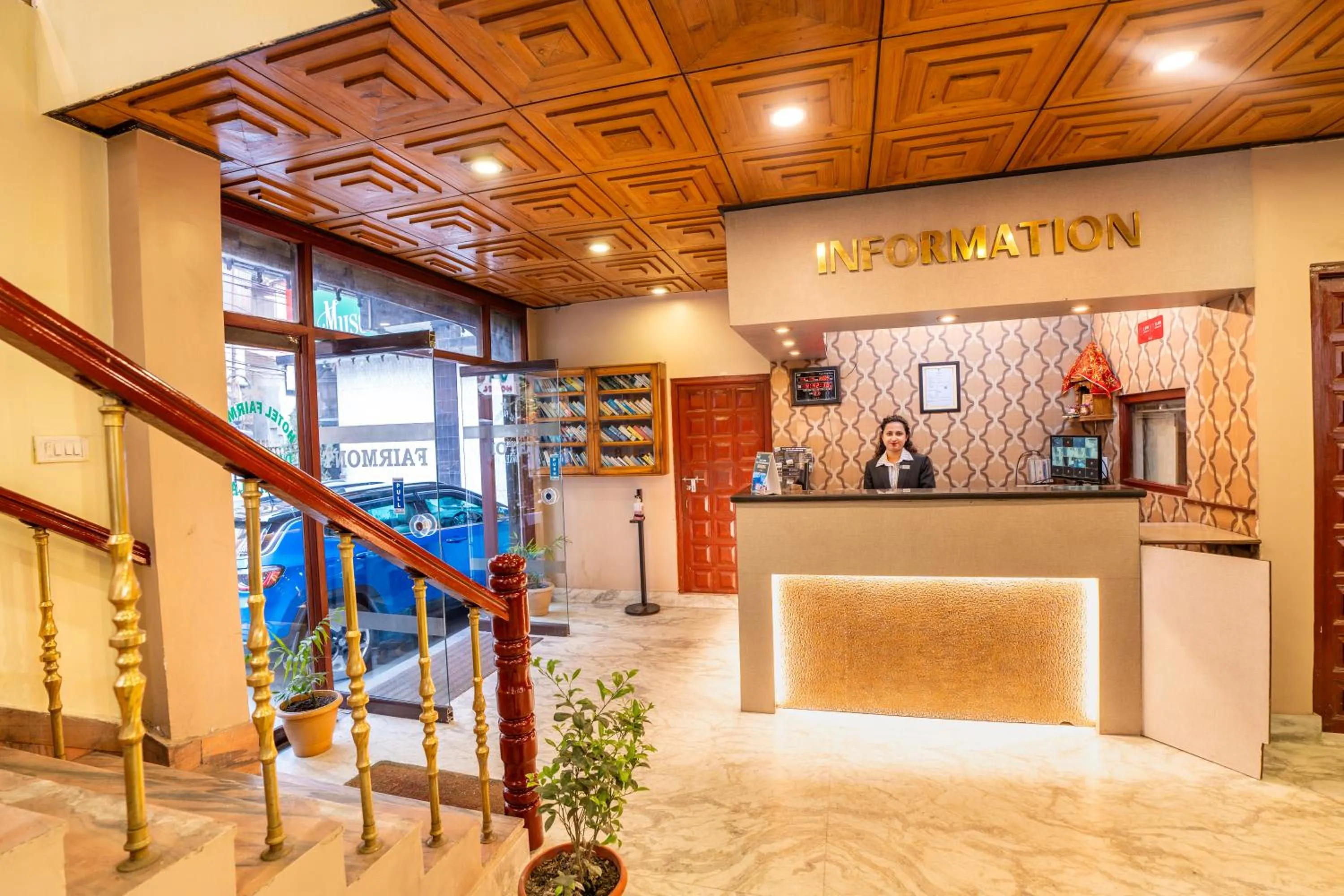 Lobby or reception in Muscatel Fairmount 100 Mts from Mall Road