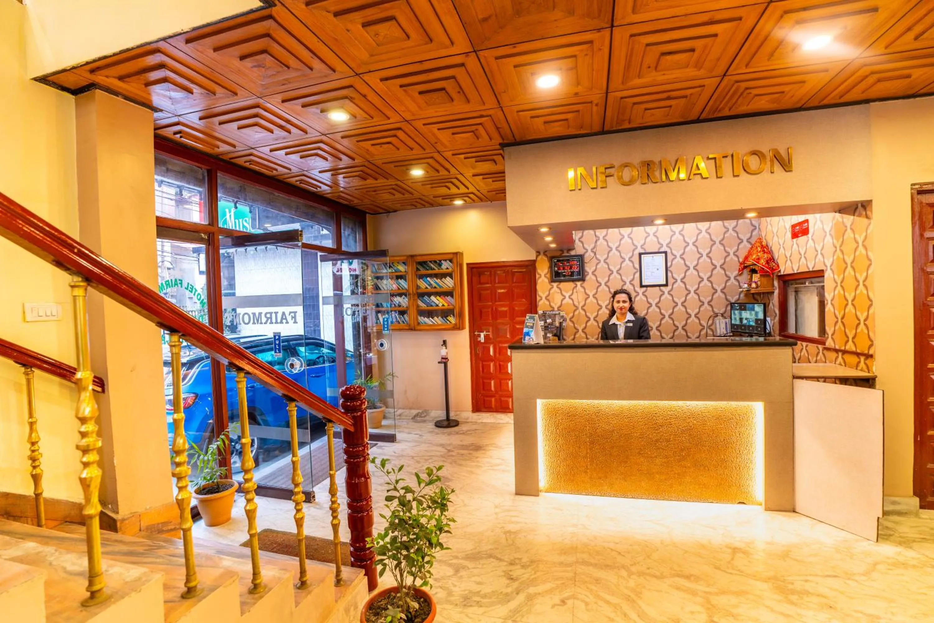 Lobby or reception in Muscatel Fairmount 100 Mts from Mall Road