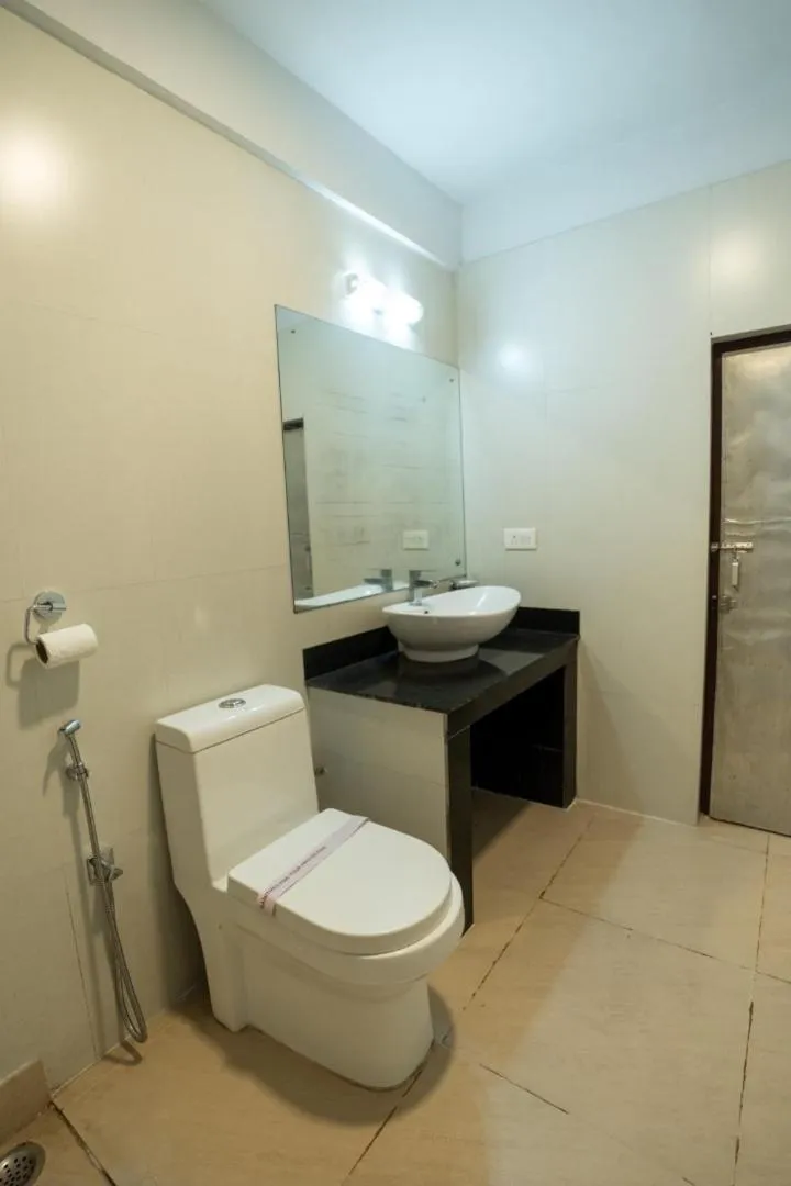 Muscatel Fairmount 100 Mts from Mall Road