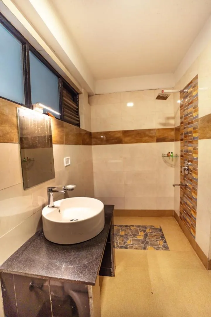 Muscatel Fairmount 100 Mts from Mall Road