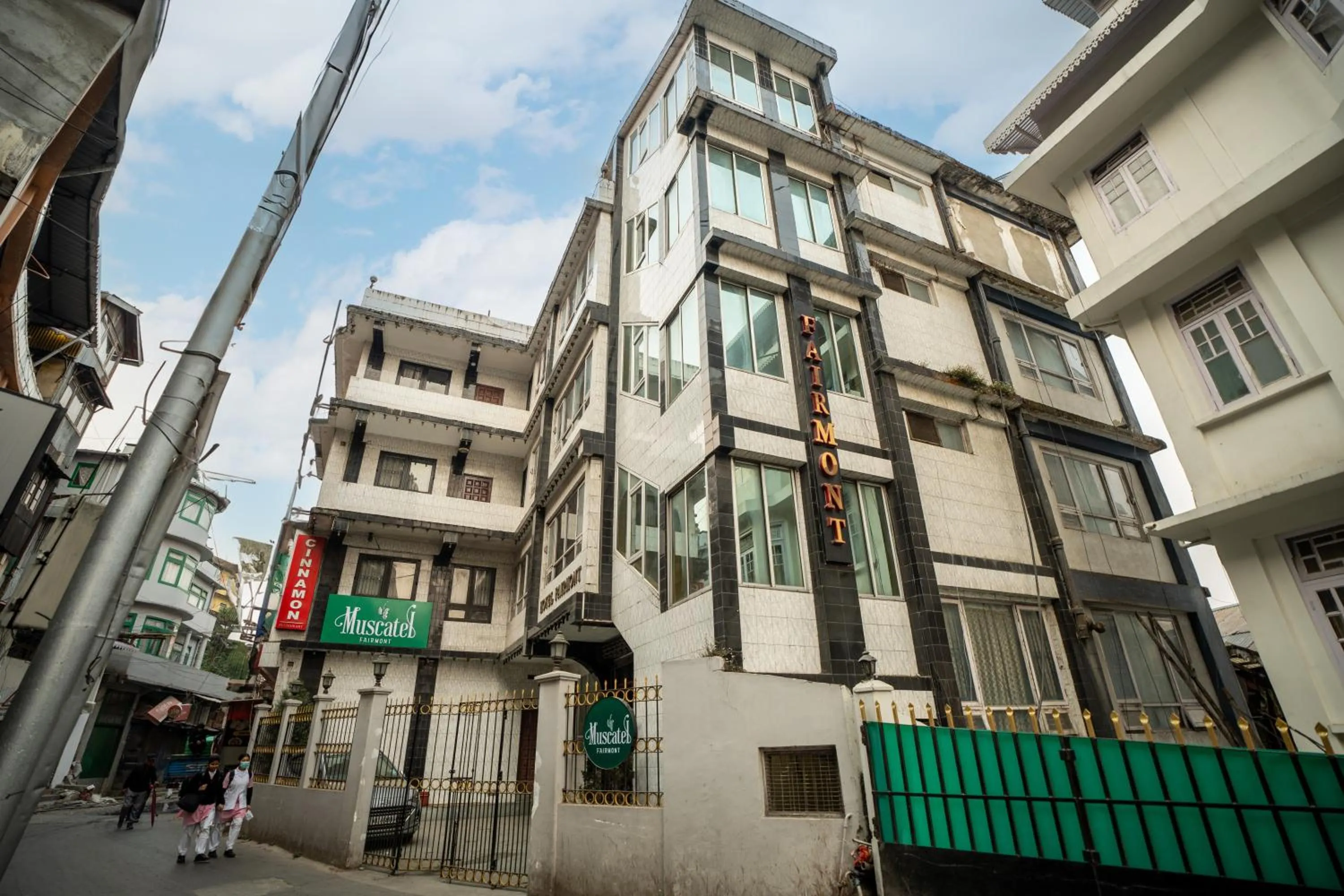 Facade/entrance in Muscatel Fairmount 100 Mts from Mall Road